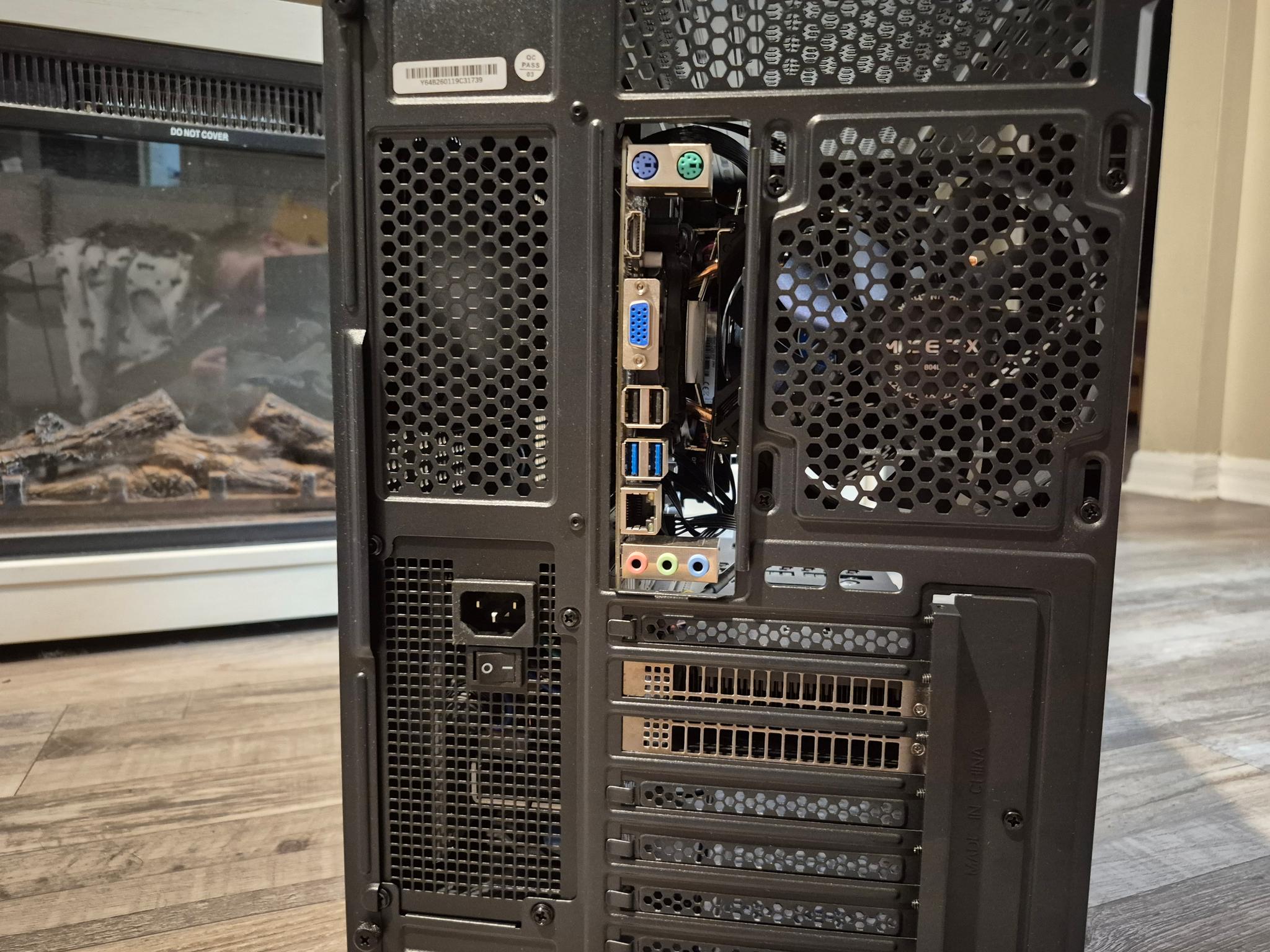 Anti-RGB, Anti-Windows | i7-6700, 16GB RAM, Radeon BC160 8GB, 500GB SSD
