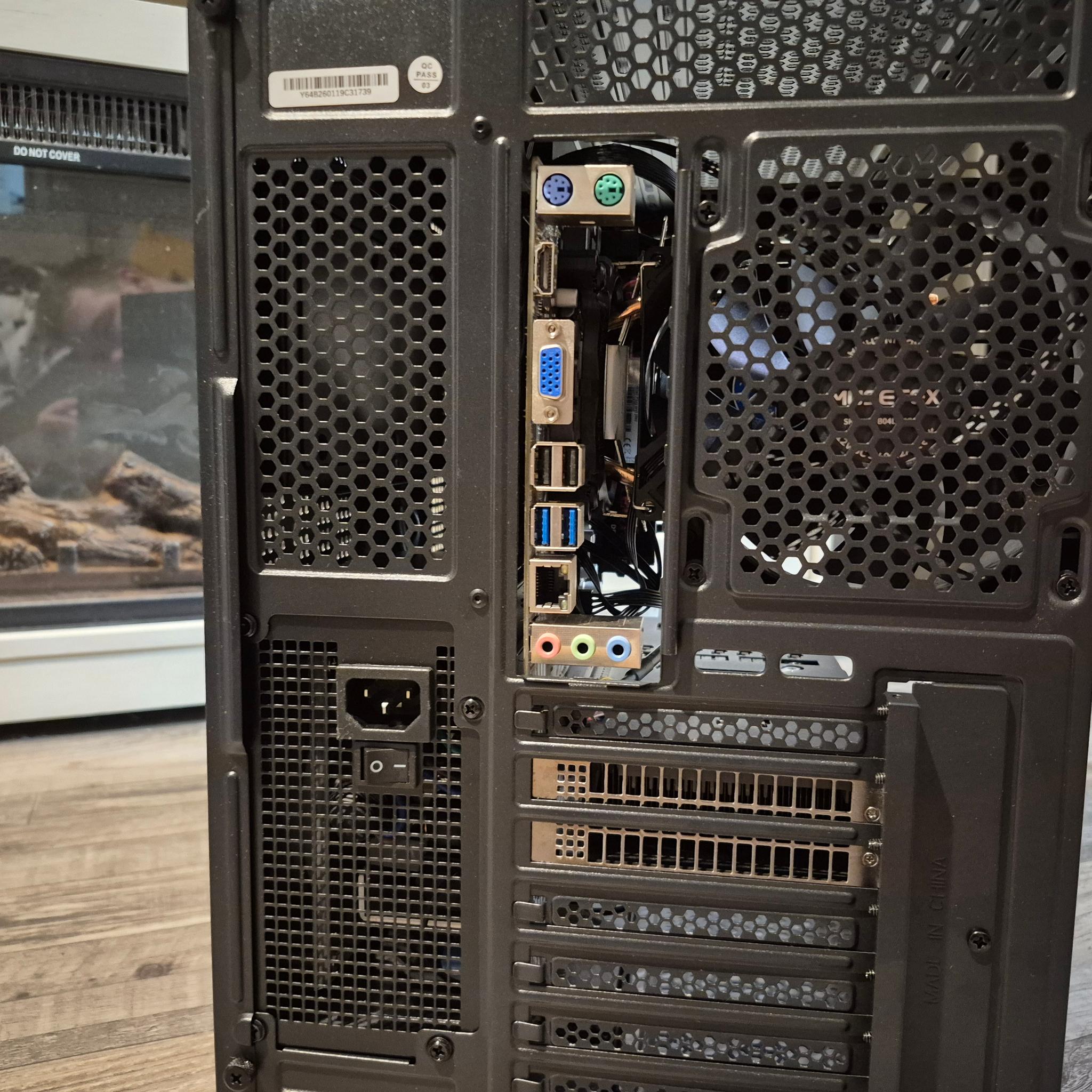 Anti-RGB, Anti-Windows | i7-6700, 16GB RAM, Radeon BC160 8GB, 500GB SSD