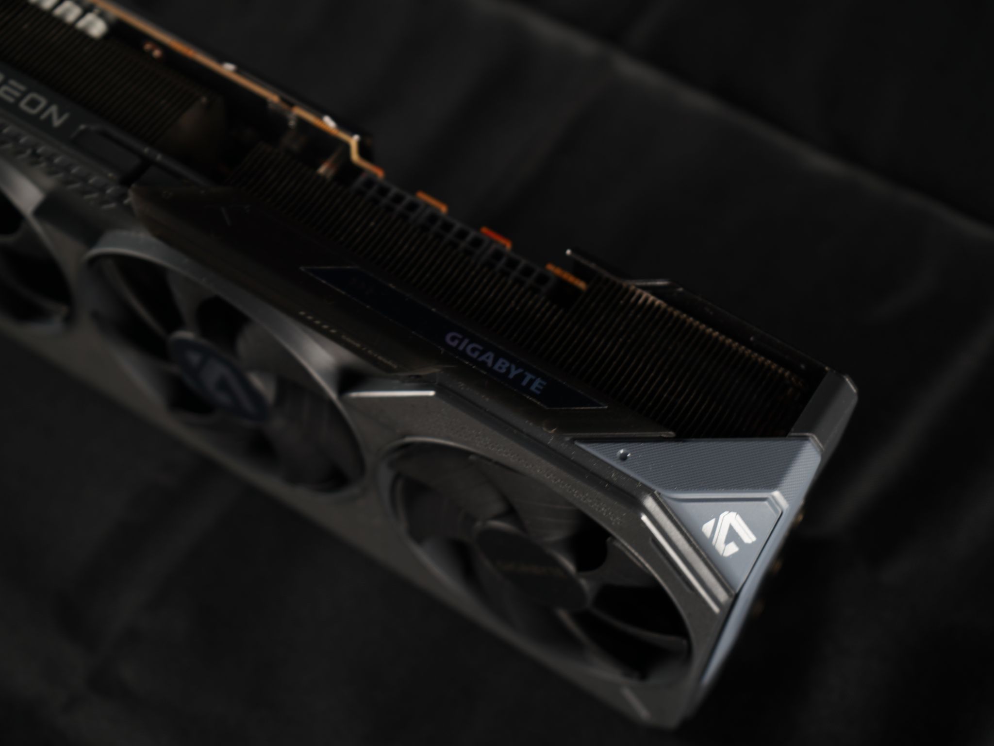 GIGABYTE Radeon RX 9070 XT Gaming OC 16G Graphics Card, PCIe 5.0, 16GB GDDR6
