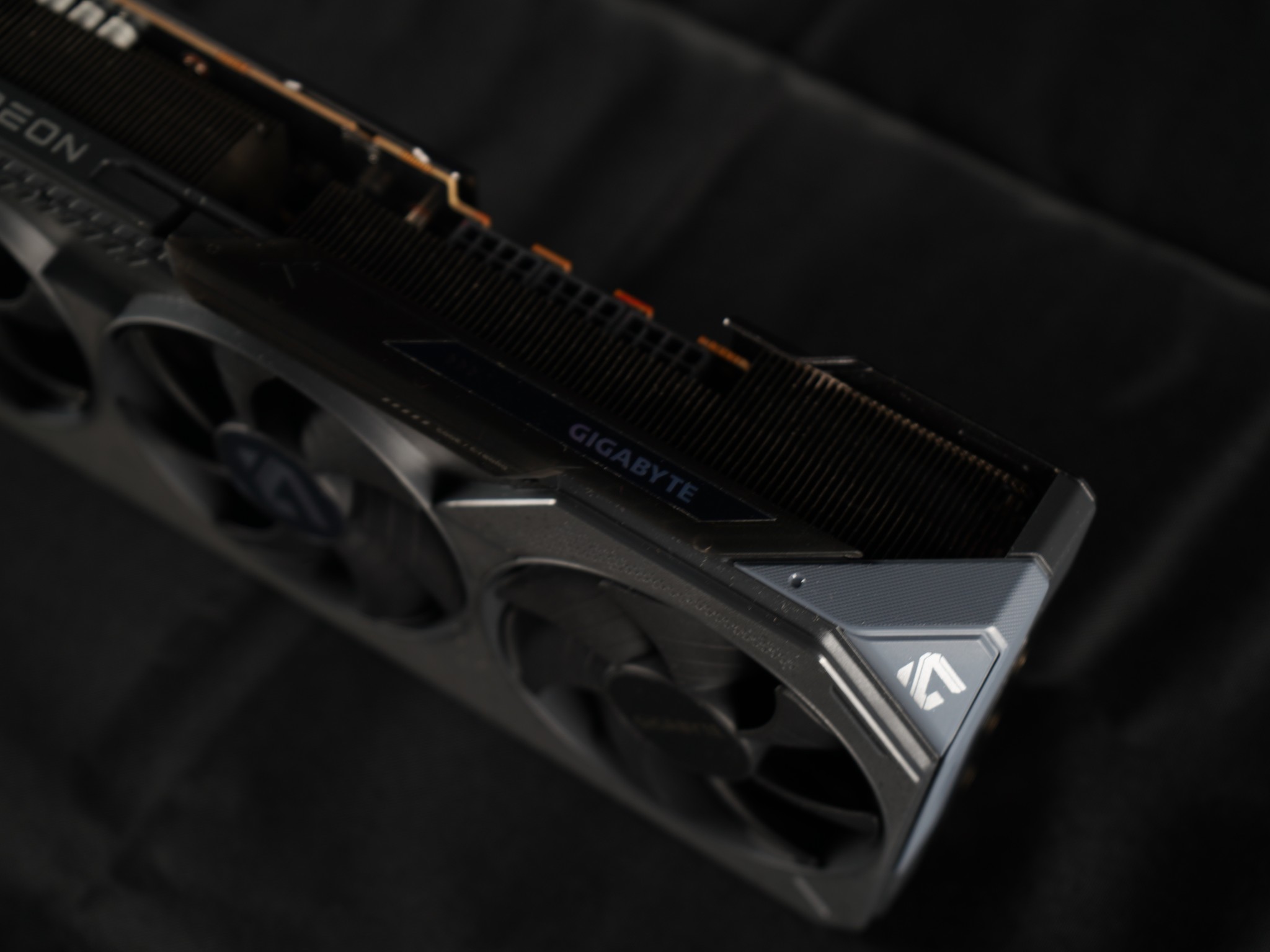 GIGABYTE Radeon RX 9070 XT Gaming OC 16G Graphics Card, PCIe 5.0, 16GB GDDR6