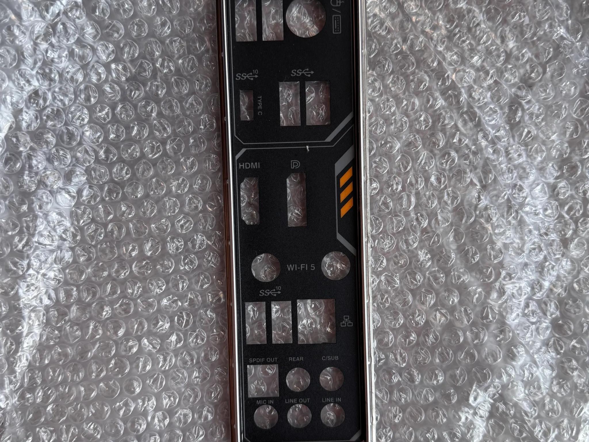 AMD Ryzen 7 3700X and ASUS TUF GAMING X570-PLUS (WI-FI)