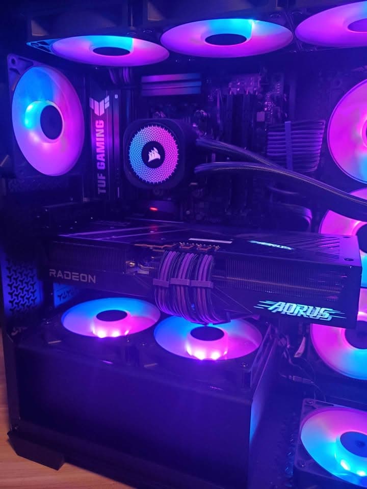 Radeon RX 9070 XT Custom Gaming PC - Ryzen 7 9850X3D, 32GB RAM