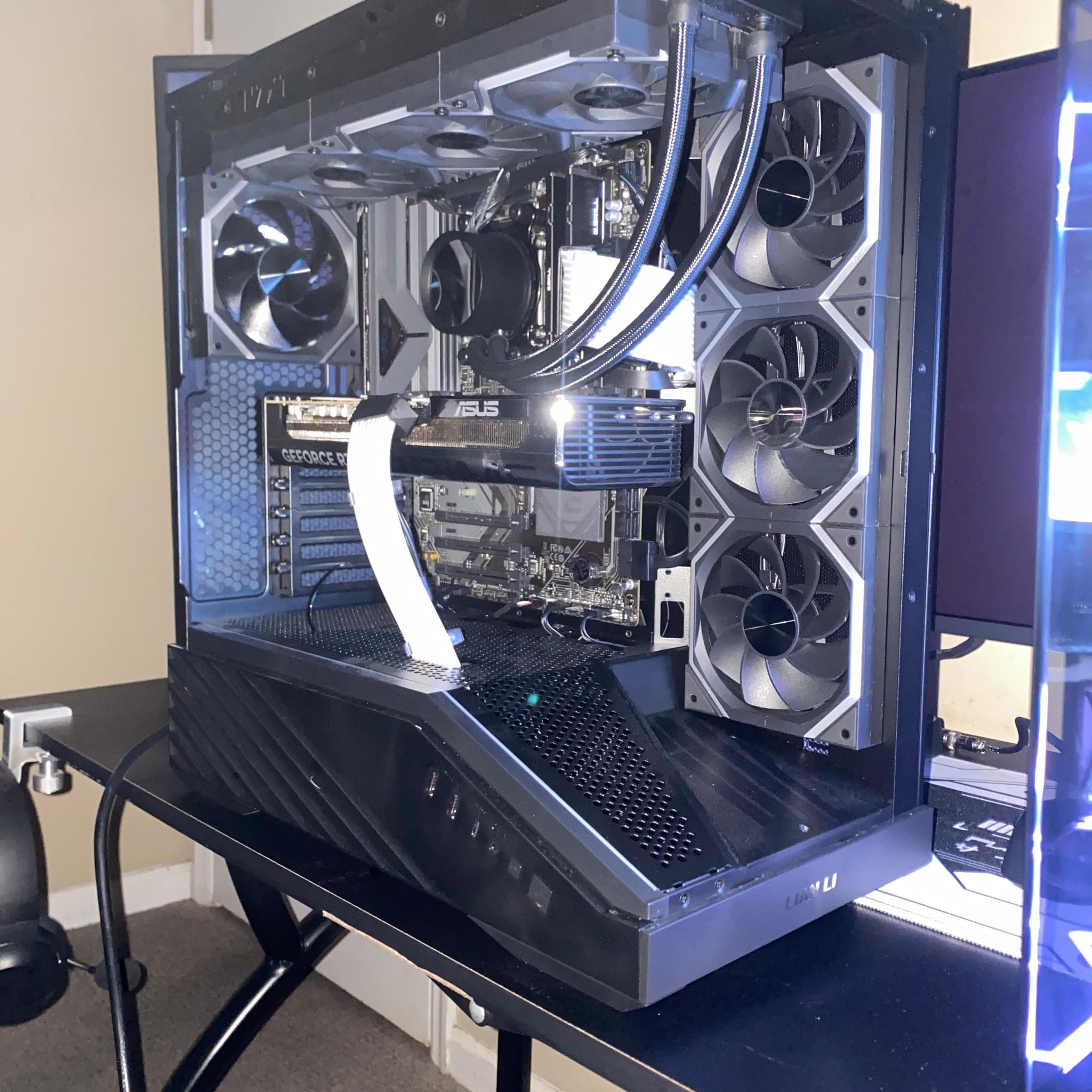 HIGH-END GAMING PC | AMD RYZEN 7 9700X | NVIDIA RTX 5070 | 32GBS DDR5