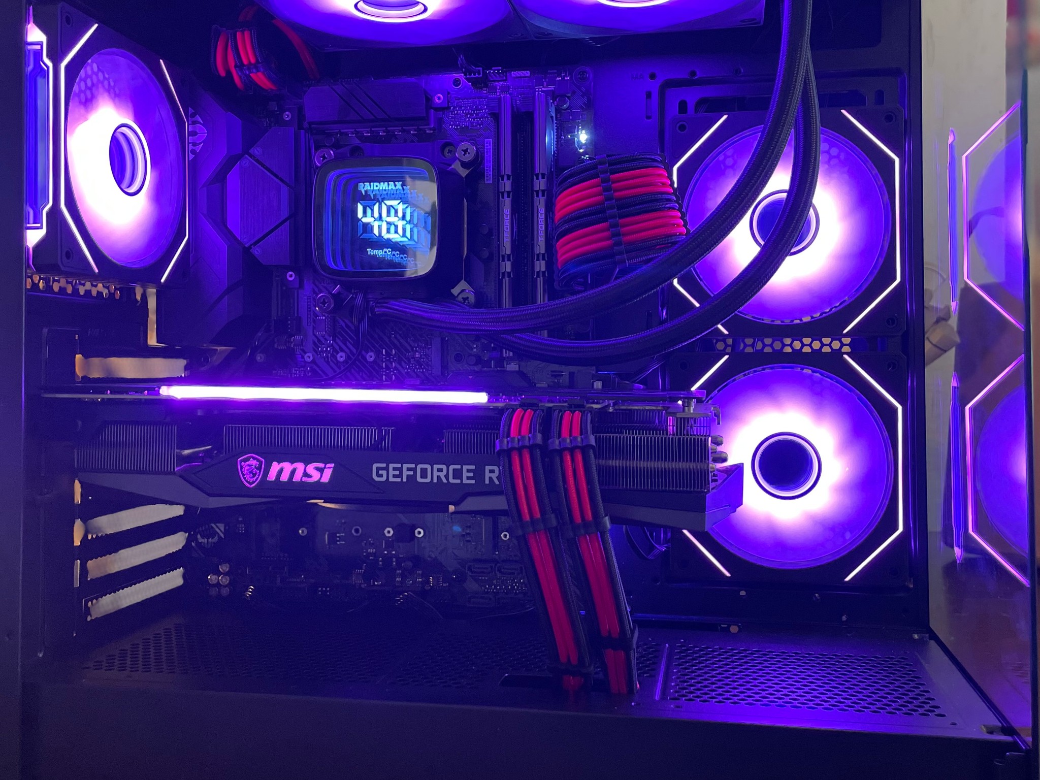 Gaming PC / | GEFORCE 3070 | Ryzen 5 | 32GB RAM | WINDOWS 11 pro | WiFi and Bluetooth