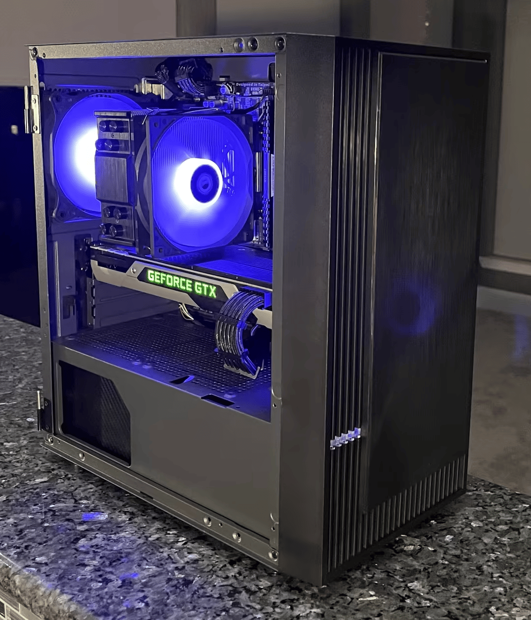 Carbon Compact// i5-9600k, GTX 970 4gb Budget Gaming PC
