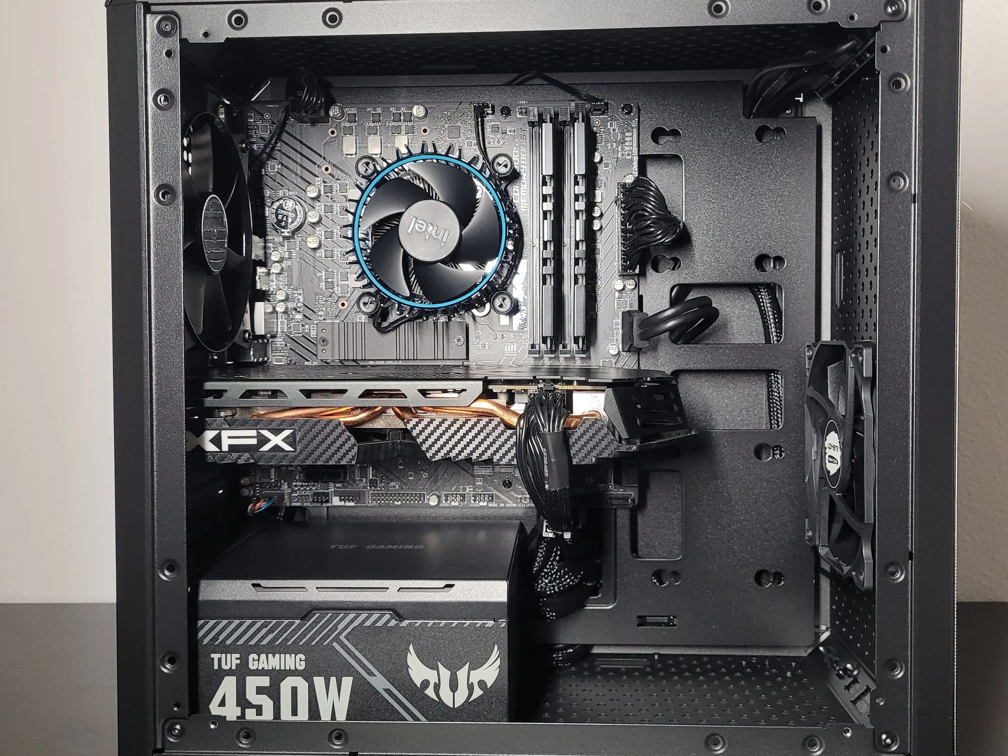 Cubed // Intel i3 14100f // RX 580 8GB // 16GB DDR4 // 1TB NVME (90% NEW)