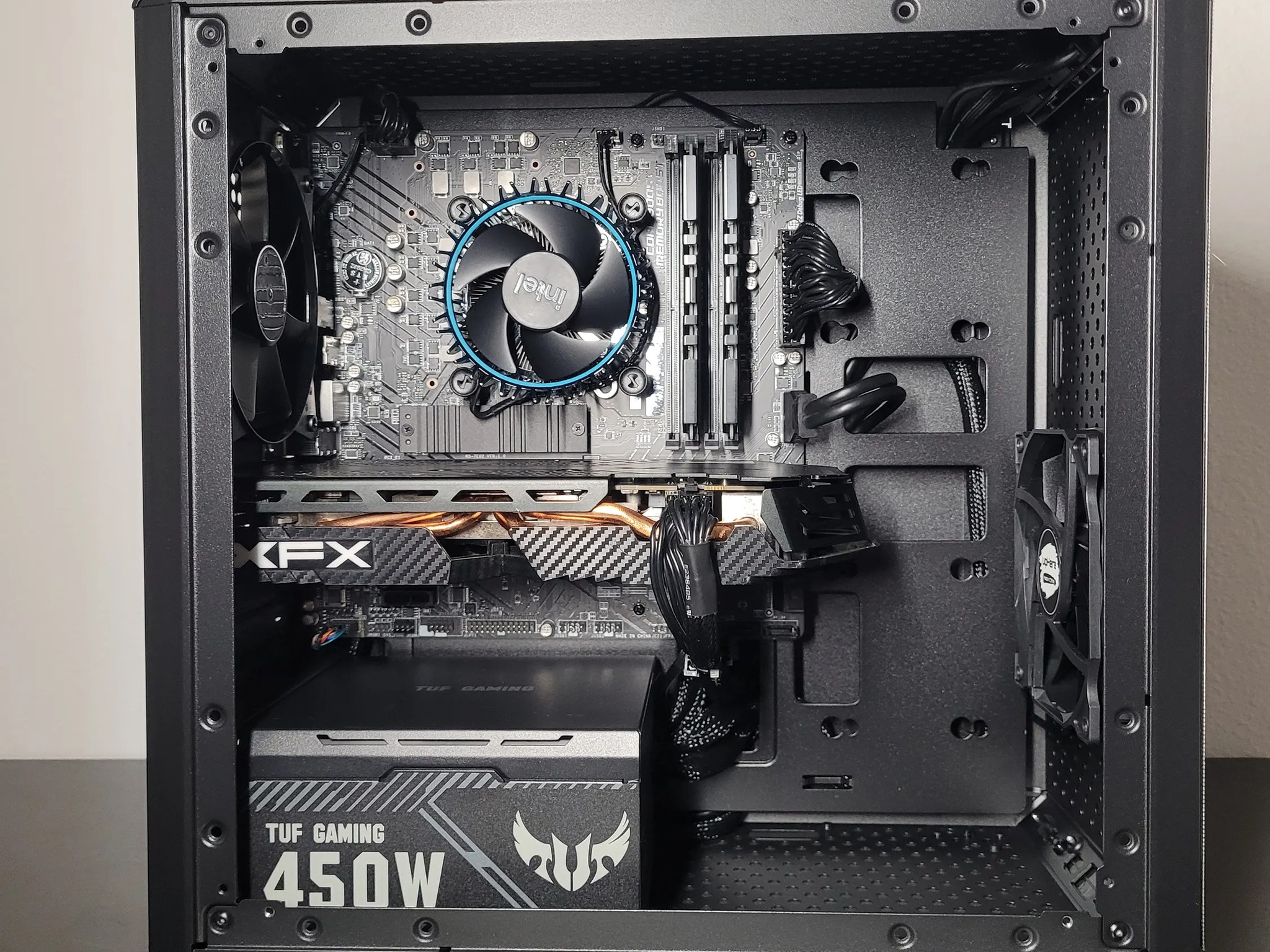 Cubed // Intel i3 14100f // RX 580 8GB // 16GB DDR4 // 1TB NVME (90% NEW)