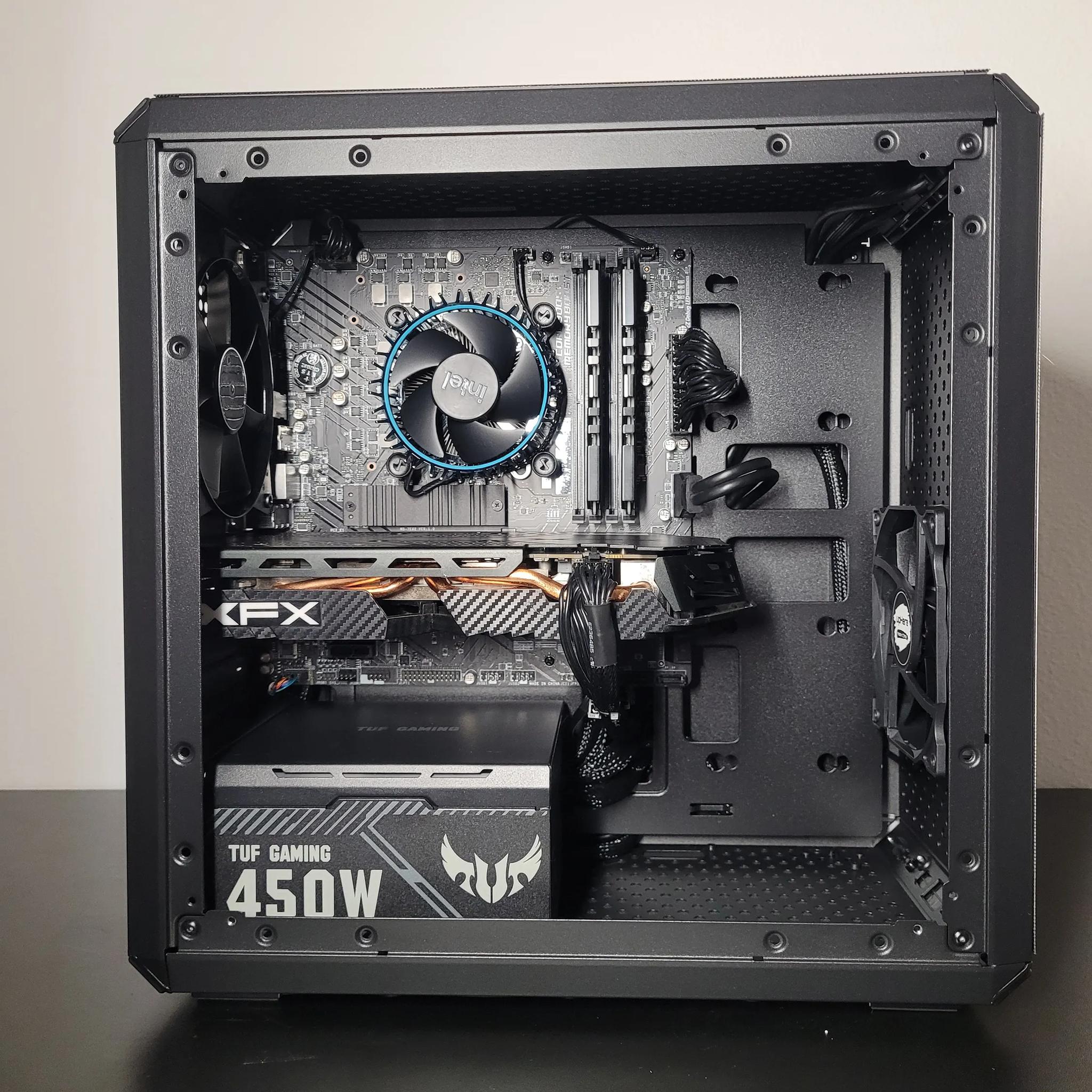 Cubed // Intel i3 14100f // RX 580 8GB // 16GB DDR4 // 1TB NVME (90% NEW)