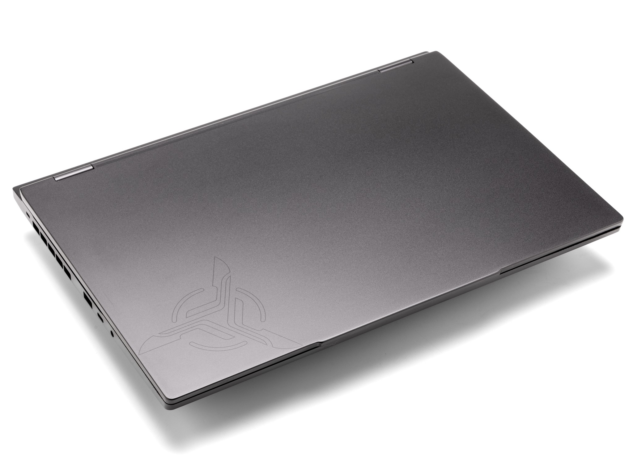 Skytech NOIR 0008 Gaming Laptop AMD Ryzen 7 8745H Nvidia RTX 4070 1TB SSD 16GB 5600 MHZ DDR5
