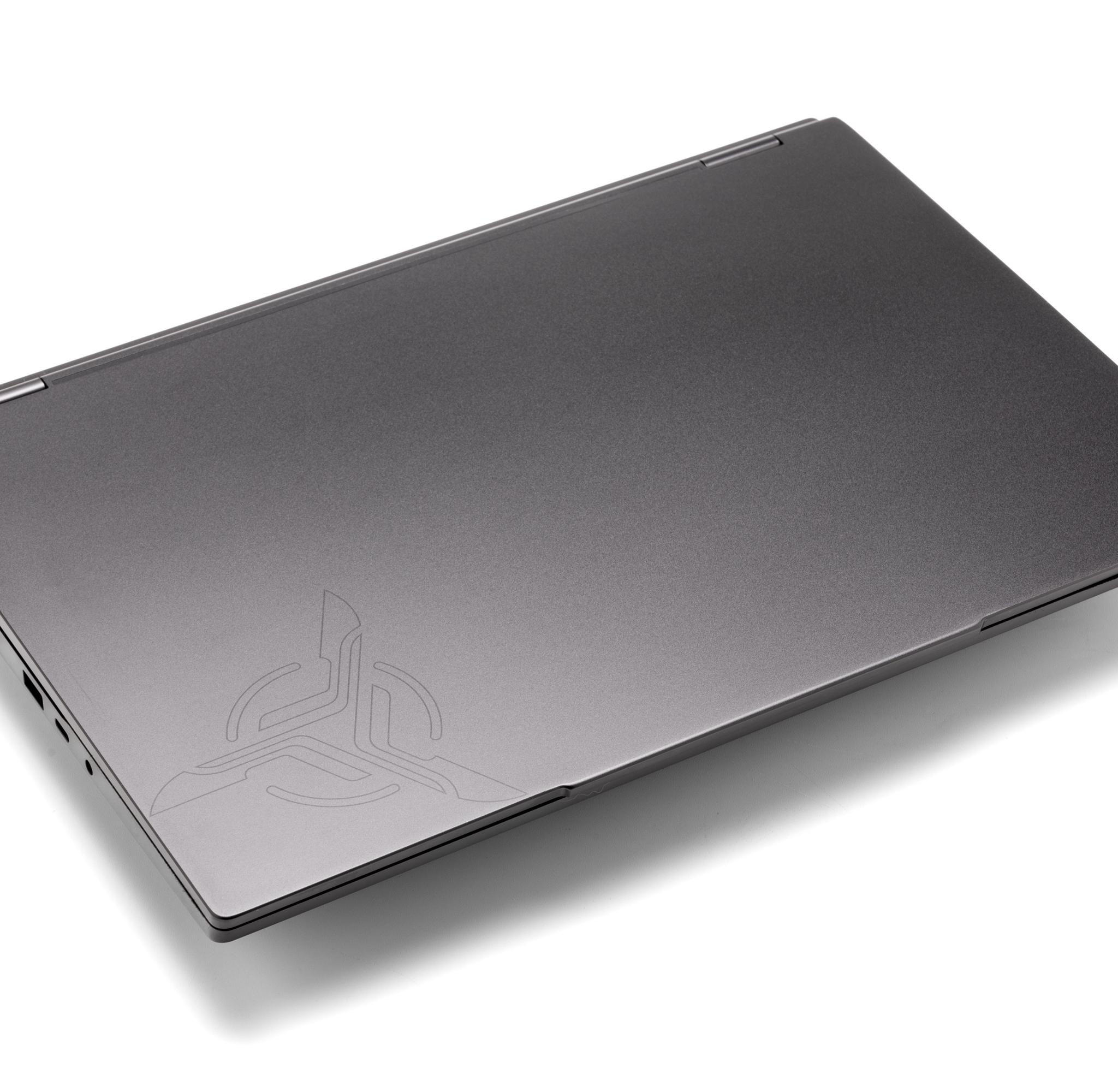 Skytech NOIR 0008 Gaming Laptop AMD Ryzen 7 8745H Nvidia RTX 4070 1TB SSD 16GB 5600 MHZ DDR5