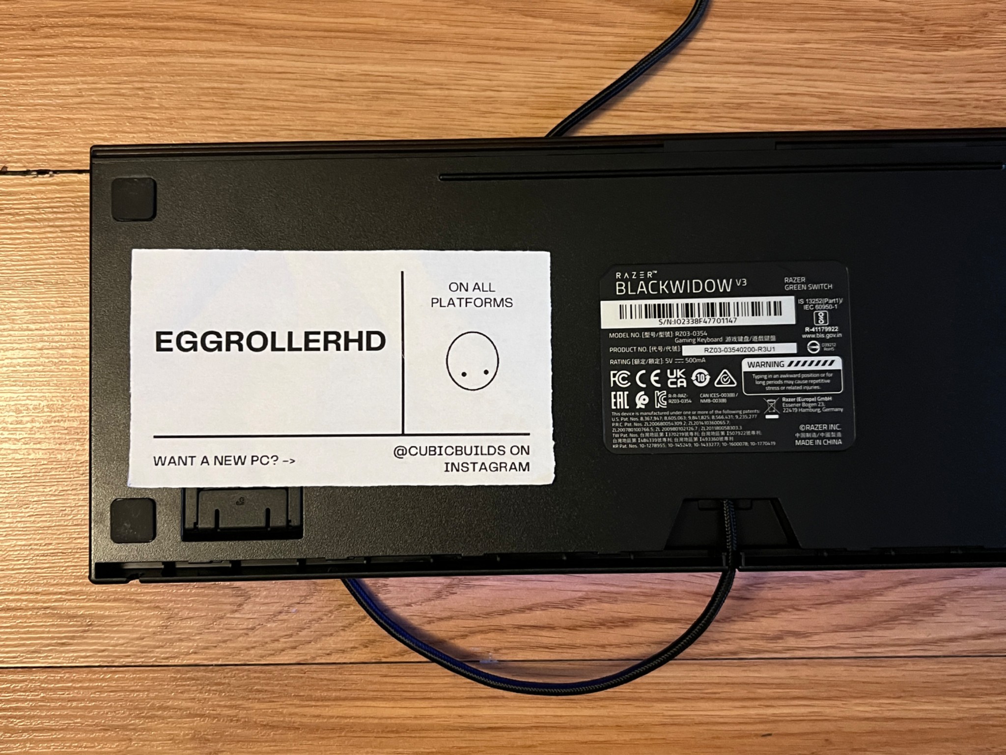 Razer Blackwidow V3, Logitech G502 Hero, HyperX Quadcast S