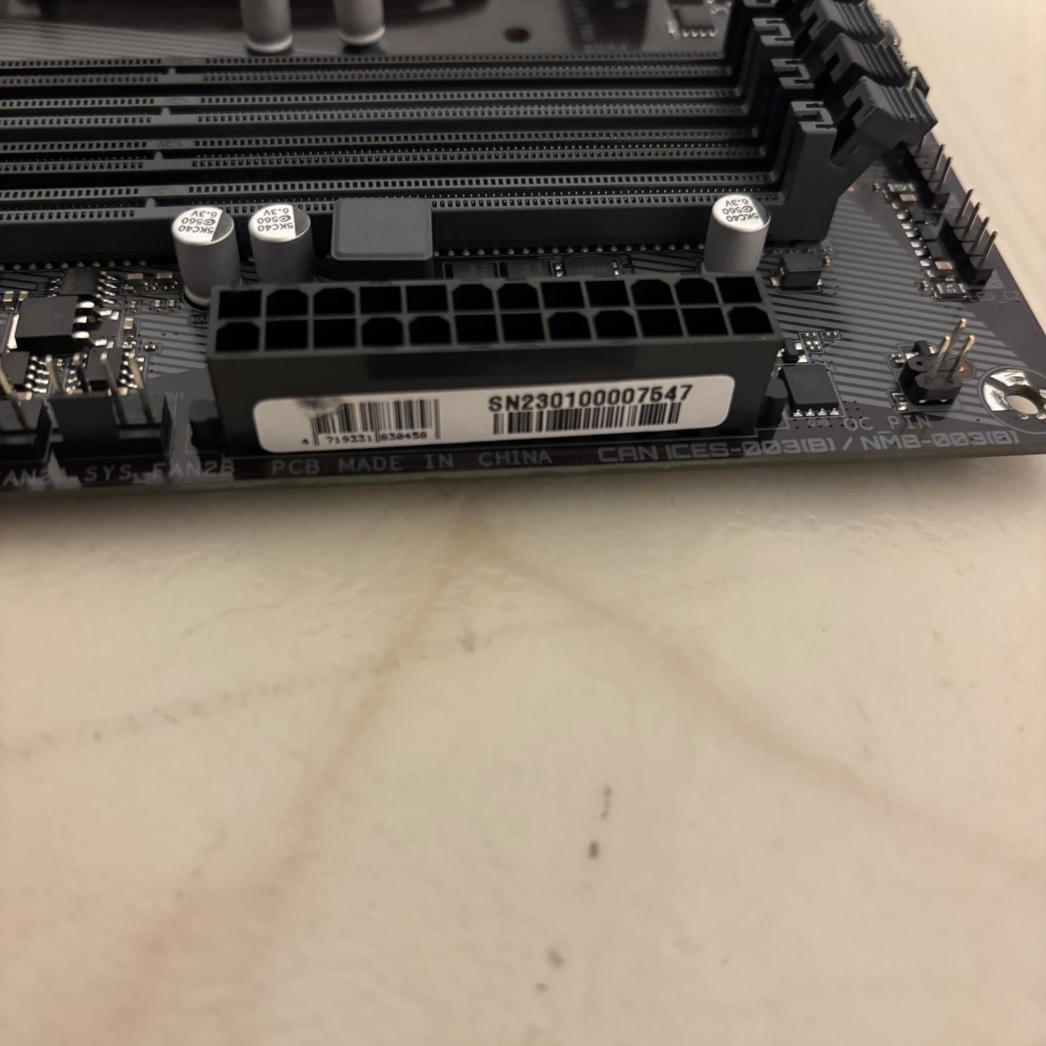 GIGABYTE B660 DS3H AC DDR4 (LGA 1700/ Intel/B660/ATX/DDR4/ Dual M.2/ PCIe 4.0)