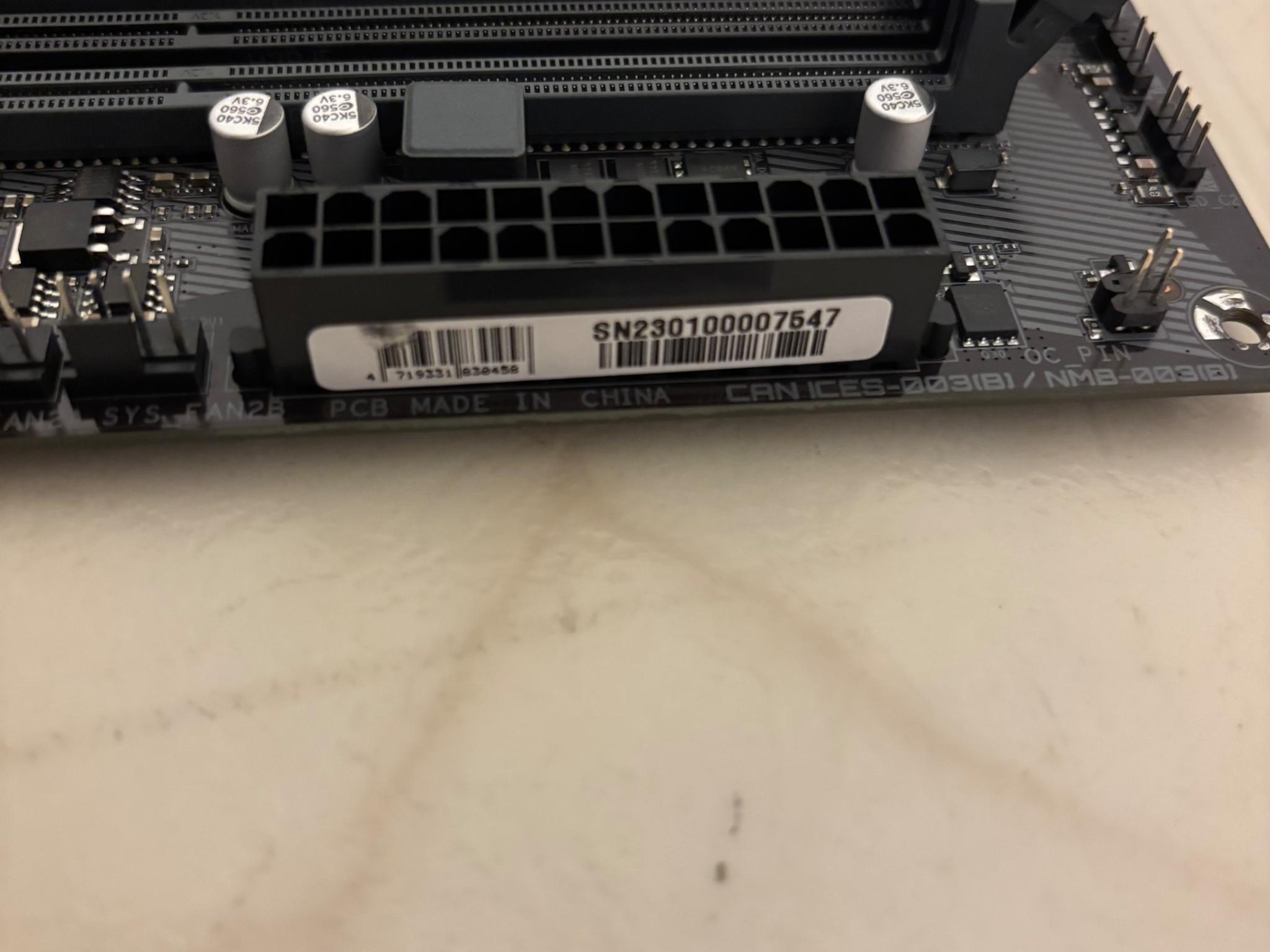 GIGABYTE B660 DS3H AC DDR4 (LGA 1700/ Intel/B660/ATX/DDR4/ Dual M.2/ PCIe 4.0)