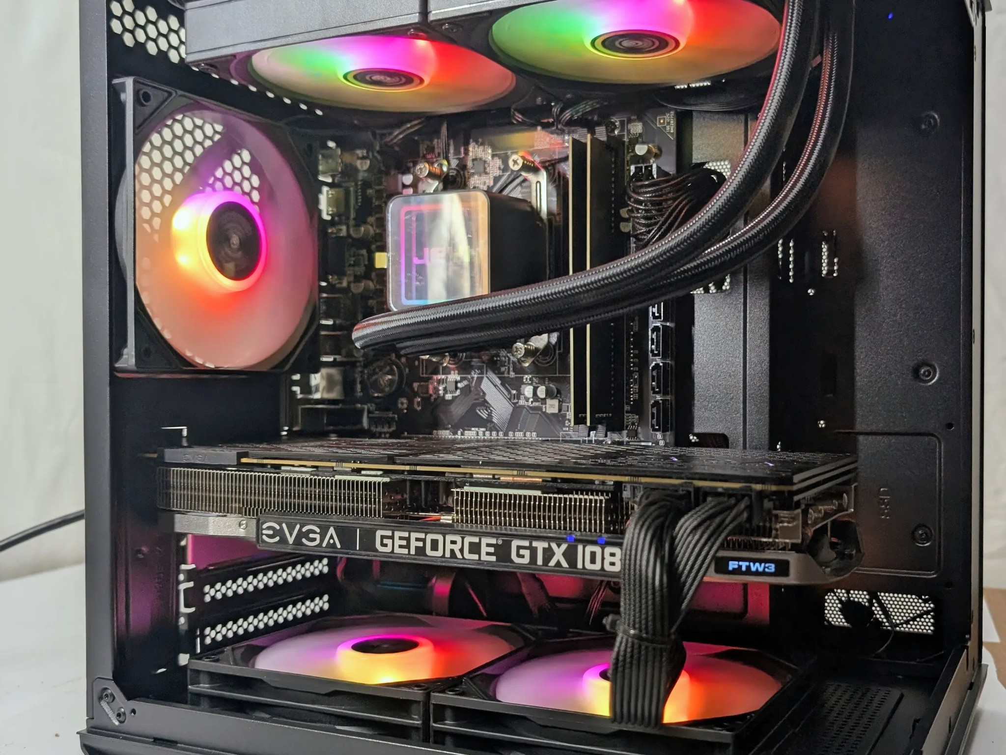 GTX 1080 TI 11GB| RYZEN 5 2600X | 16GB DDR4 | 500GB NVME