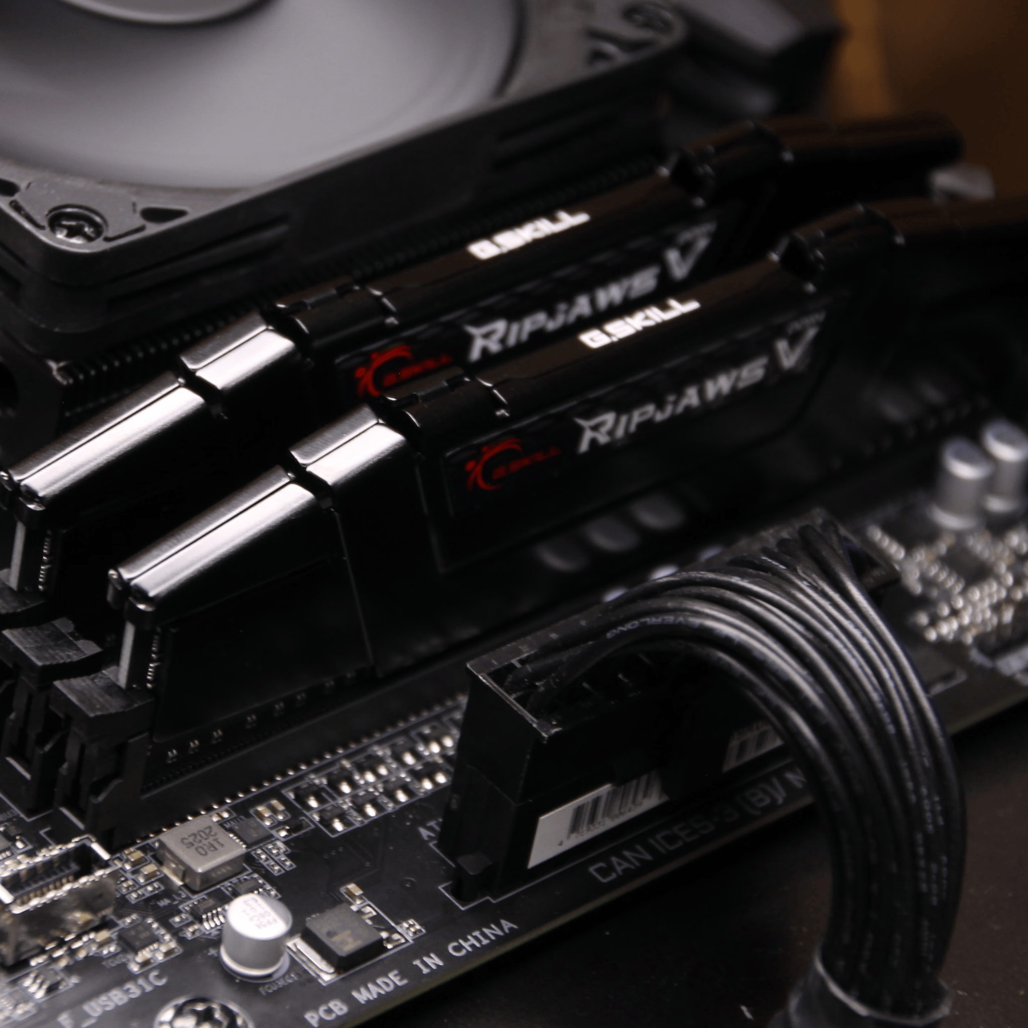 G.Skill Ripjaws V 32GB (2x16GB) DDR4-3200 CL16 Memory