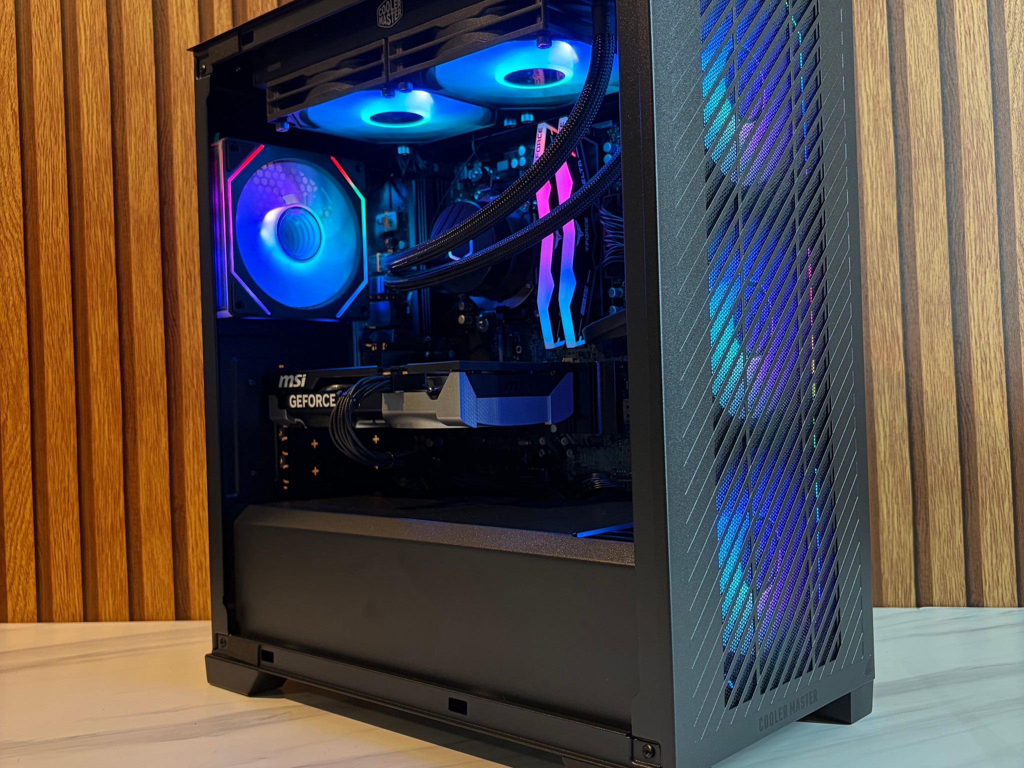 RTX 5060 | RYZEN 5 8400F | 16GB DDR5 | 1TB SSD | 650W | 240MM
