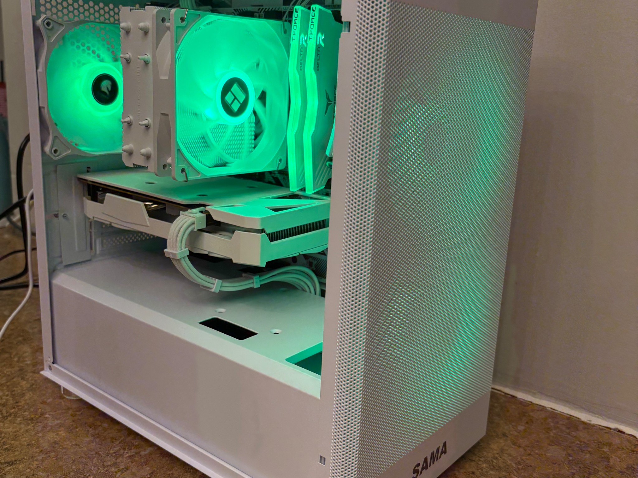 White Gaming pc Ryzen 5 5600 rtx 3060