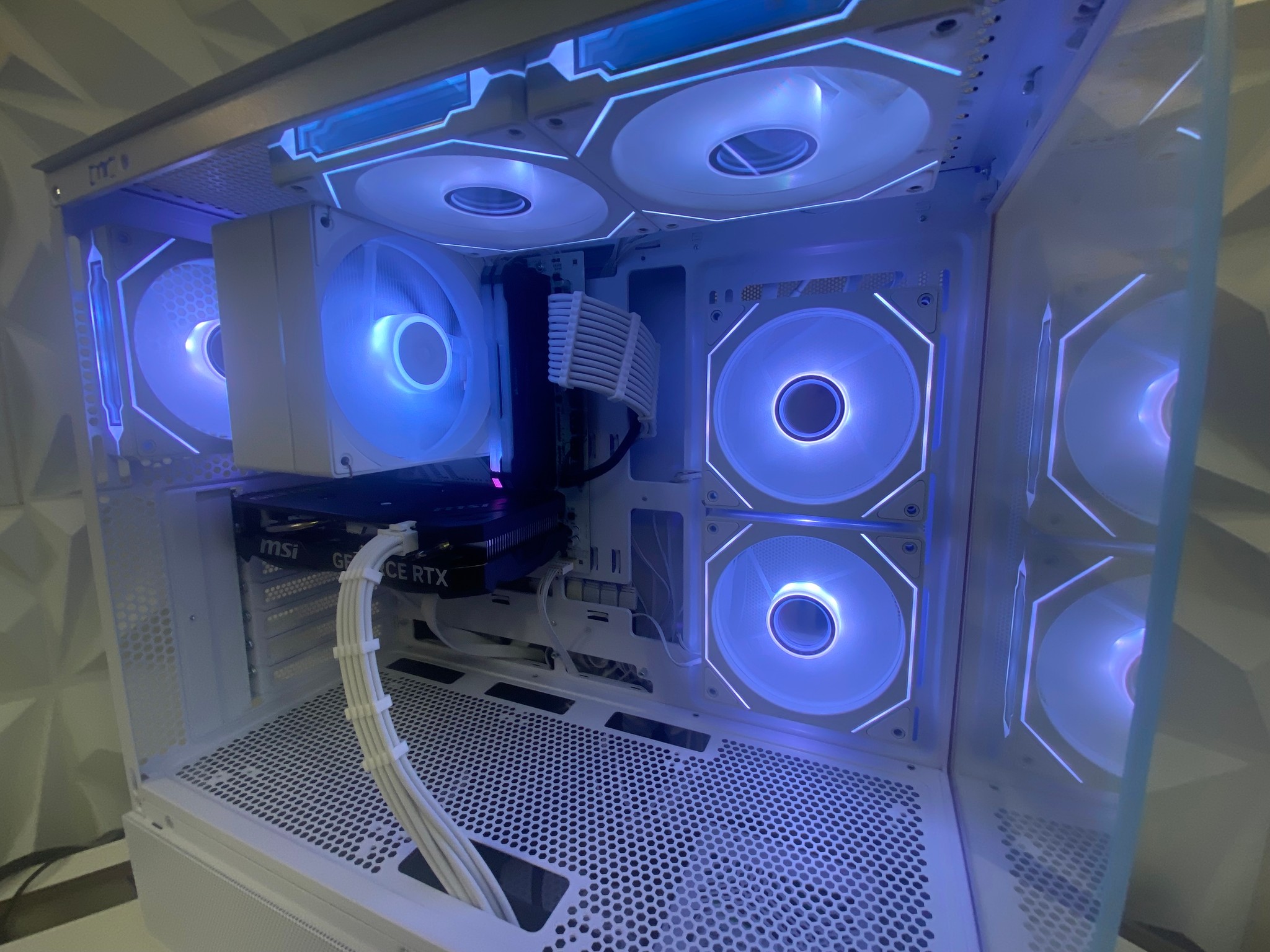❄️🧊💎- Whiteout 1440P Gaming PC | RTX 4060 | Ryzen 5 5600X | 32GB RAM | 1TB NVME SSD ❄️🧊💎