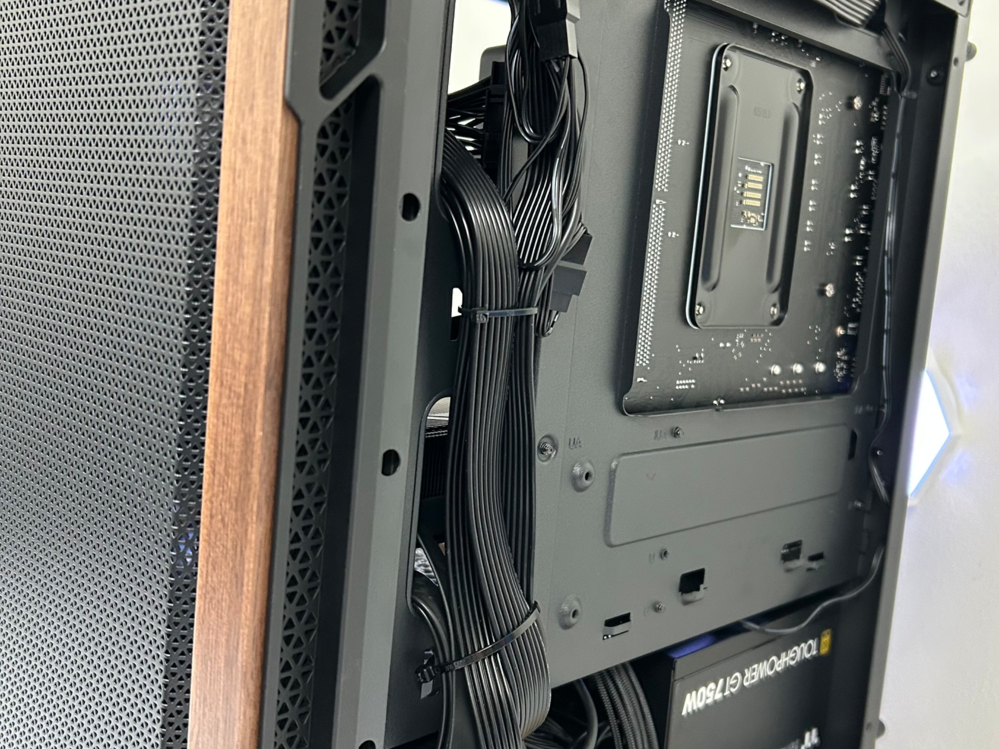 🌳 "Cypress Blaze" - Ryzen 7 5800 XT - RX 9060 XT 16GB - 32 GB - 1TB