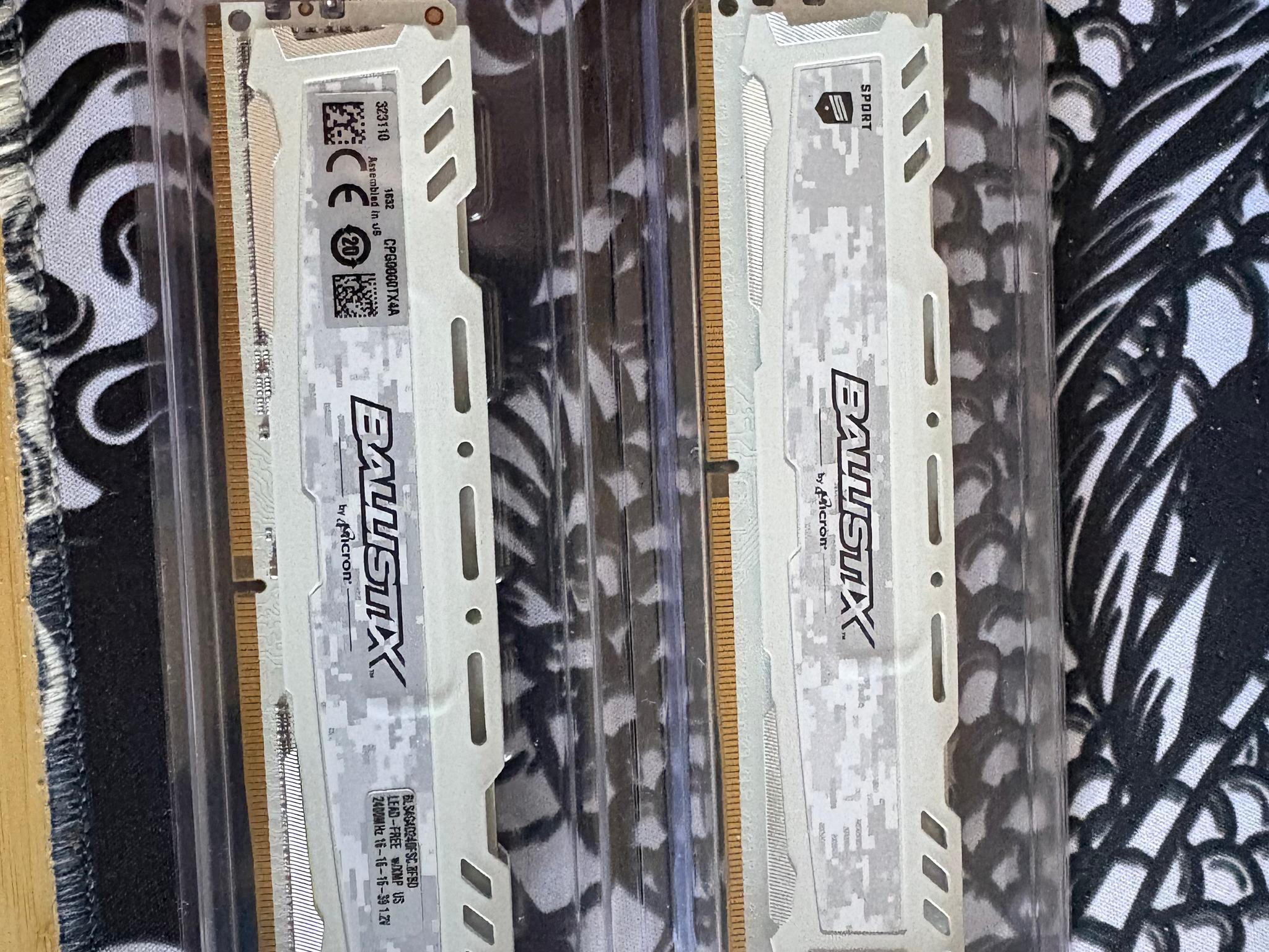 Crucial Ballistix Sport LT 8GB (2x4GB) DDR4-2400 CL16 - White