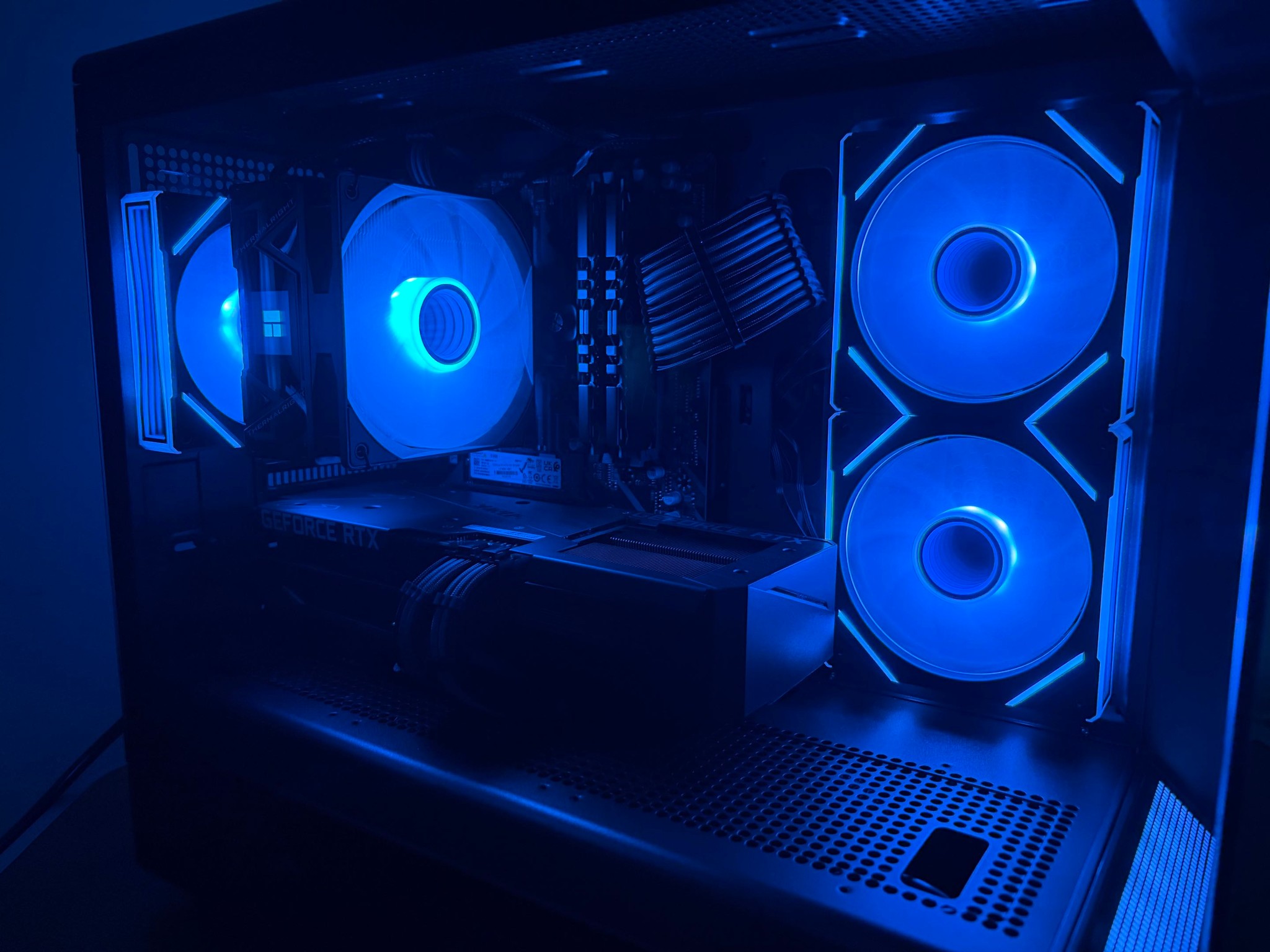 **❄️🔥 AORUS RTX 3060 ELITE 12GB + Ryzen 7 3700X | 16GB OLOy 3000MHz | 2.5TB Blackout Gaming PC 🔥❄️**