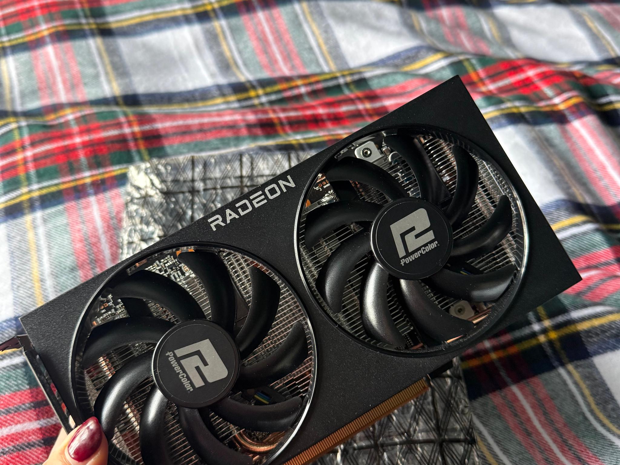 Gigabyte EAGLE Radeon RX 6600 8 GB Video Card