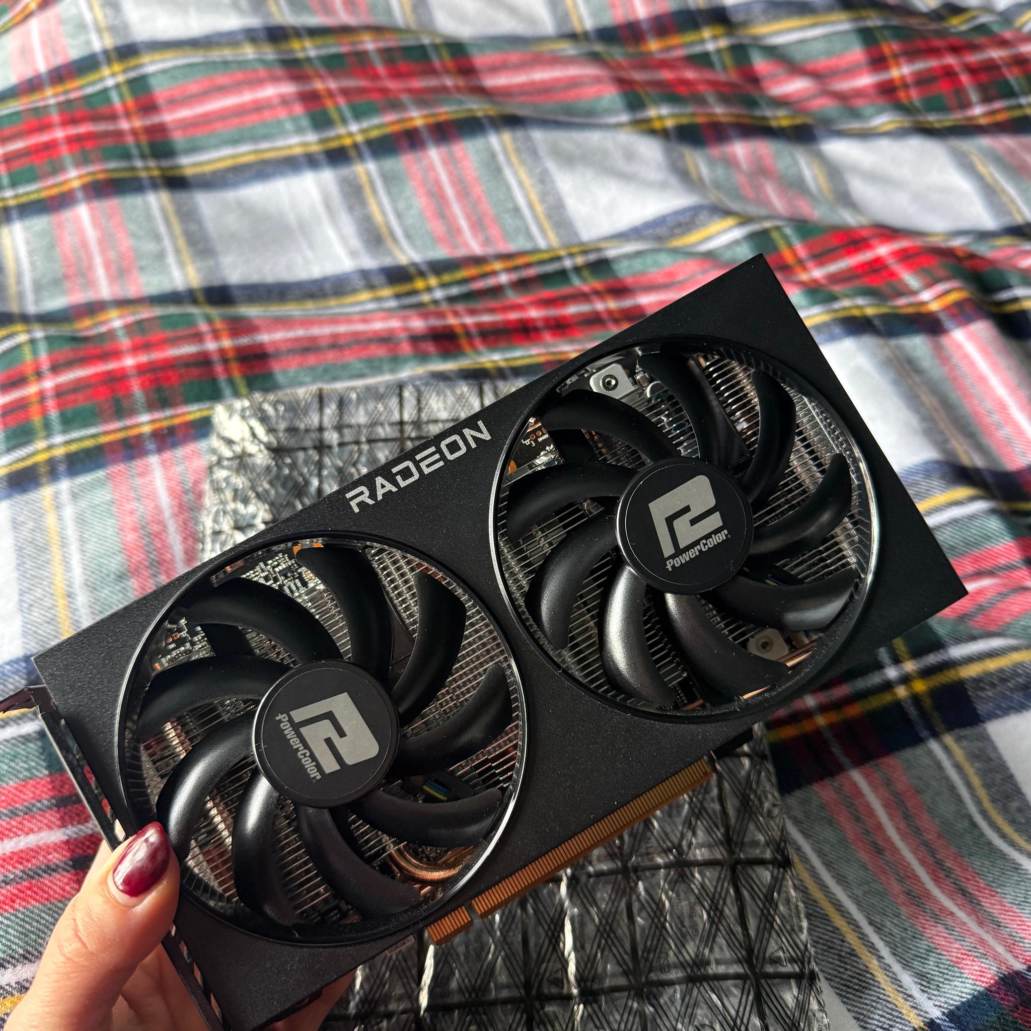 Gigabyte EAGLE Radeon RX 6600 8 GB Video Card
