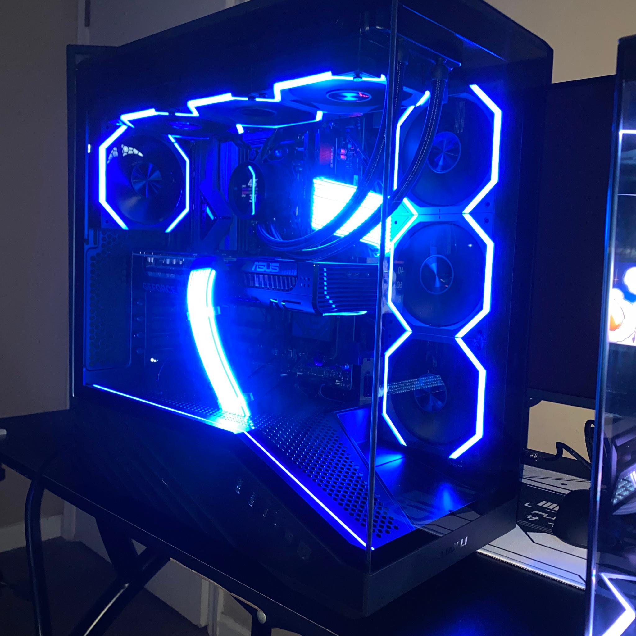 HIGH-END GAMING PC | AMD RYZEN 7 9700X | NVIDIA RTX 5070 | 32GBS DDR5