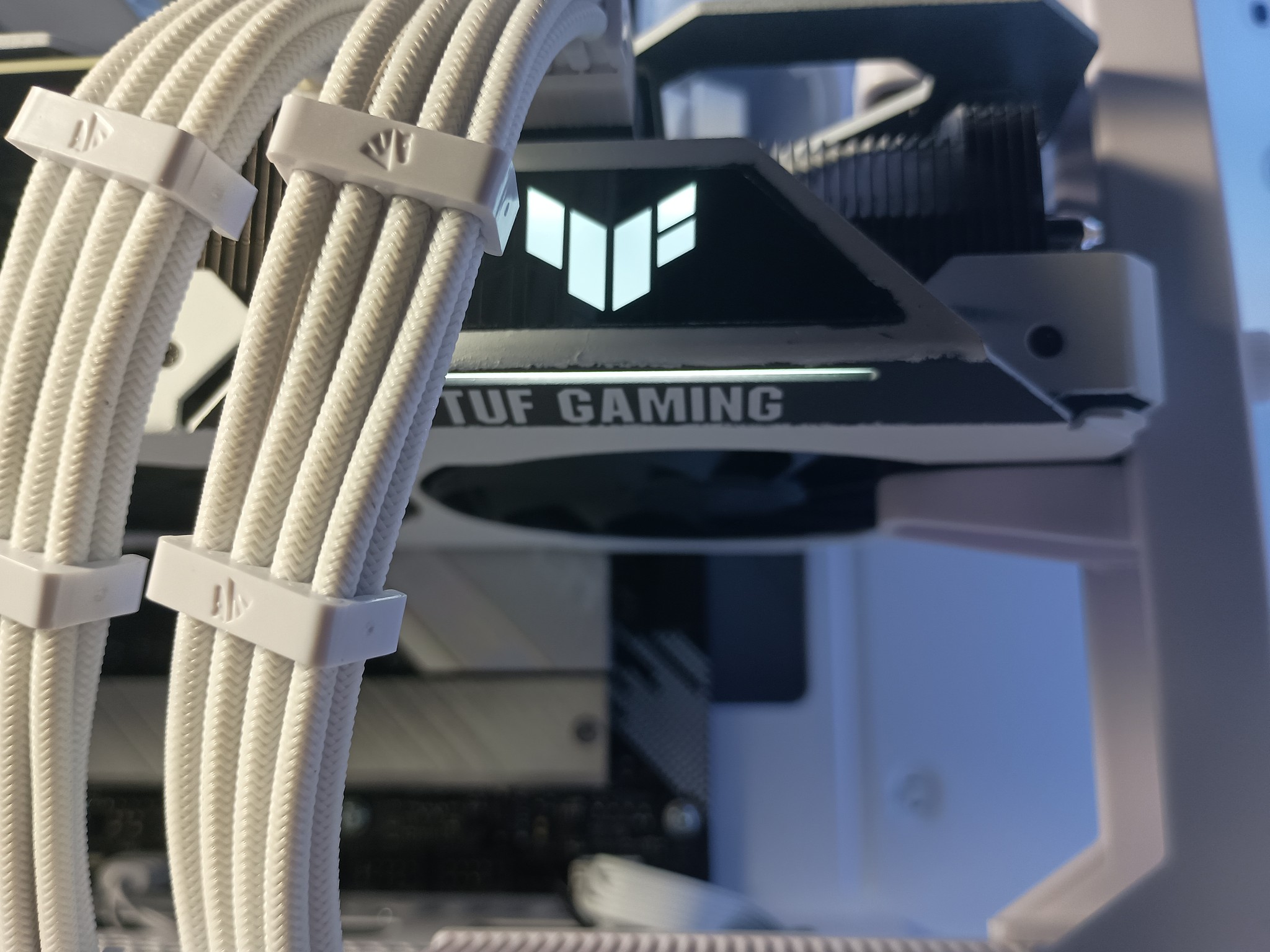 🤍White 1080/1440 Mid-Range PC🤍| 5700x | 3070 Ti | 32GB RAM 3200 | 1TB SSD