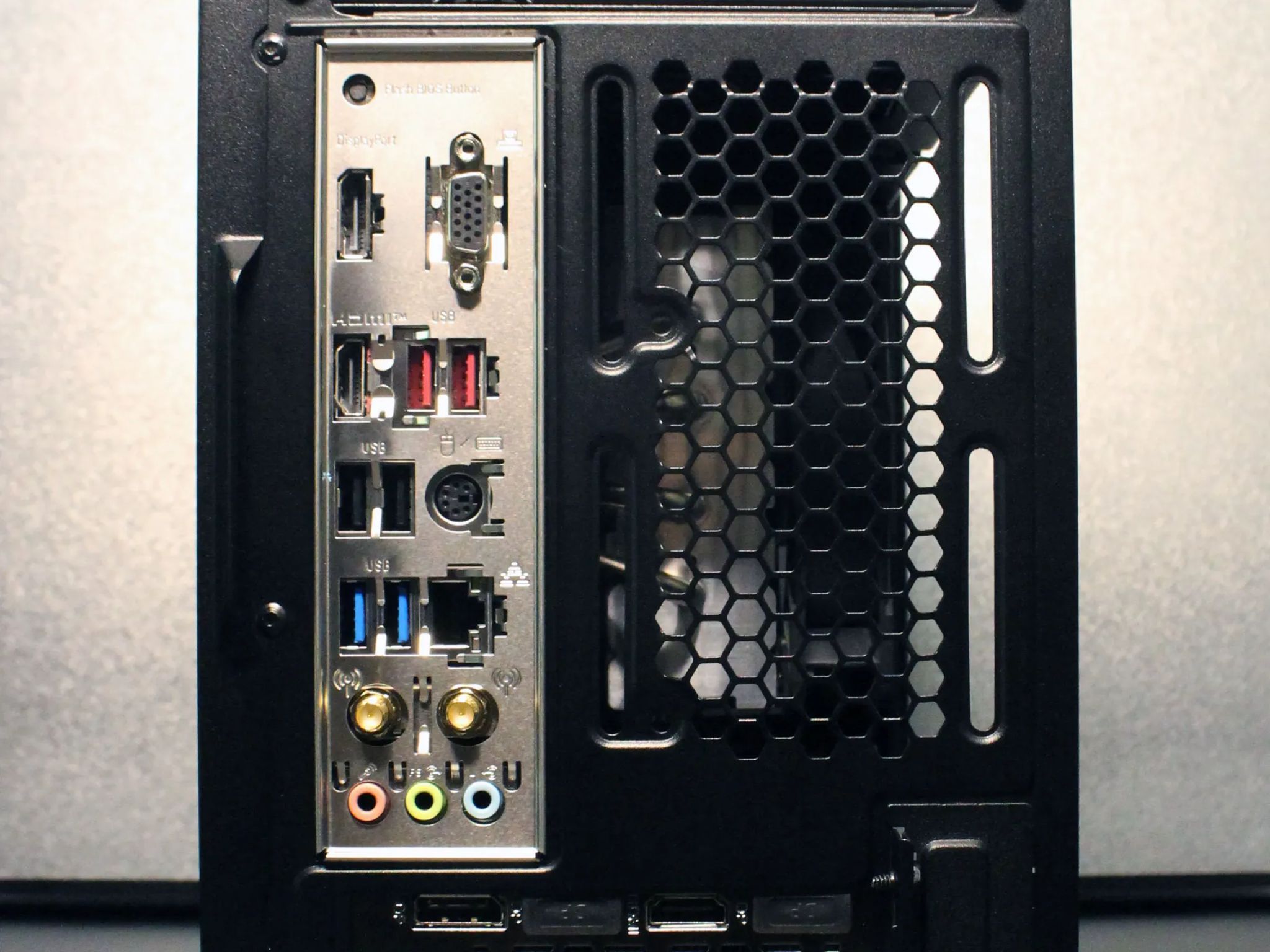 Mini Gaming PC / AMD Ryzen 7 5800X / RTX 4060 / 16GB / 1TB / Windows 11 Pro