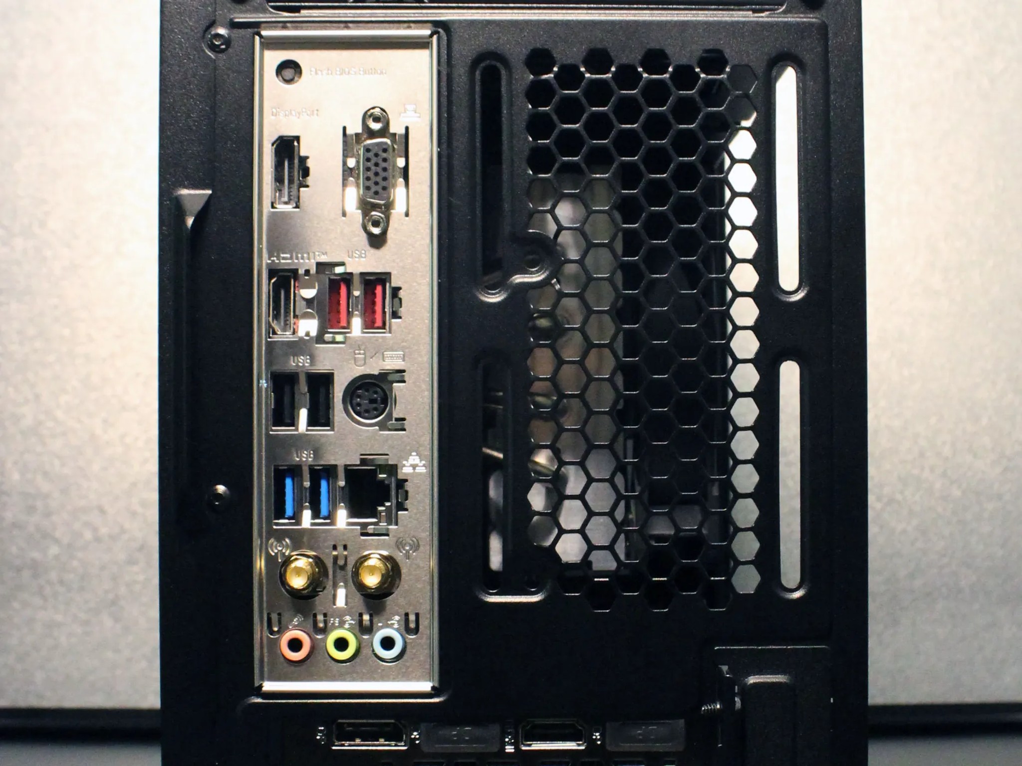 Mini Gaming PC / AMD Ryzen 7 5800X / RTX 4060 / 16GB / 1TB / Windows 11 Pro