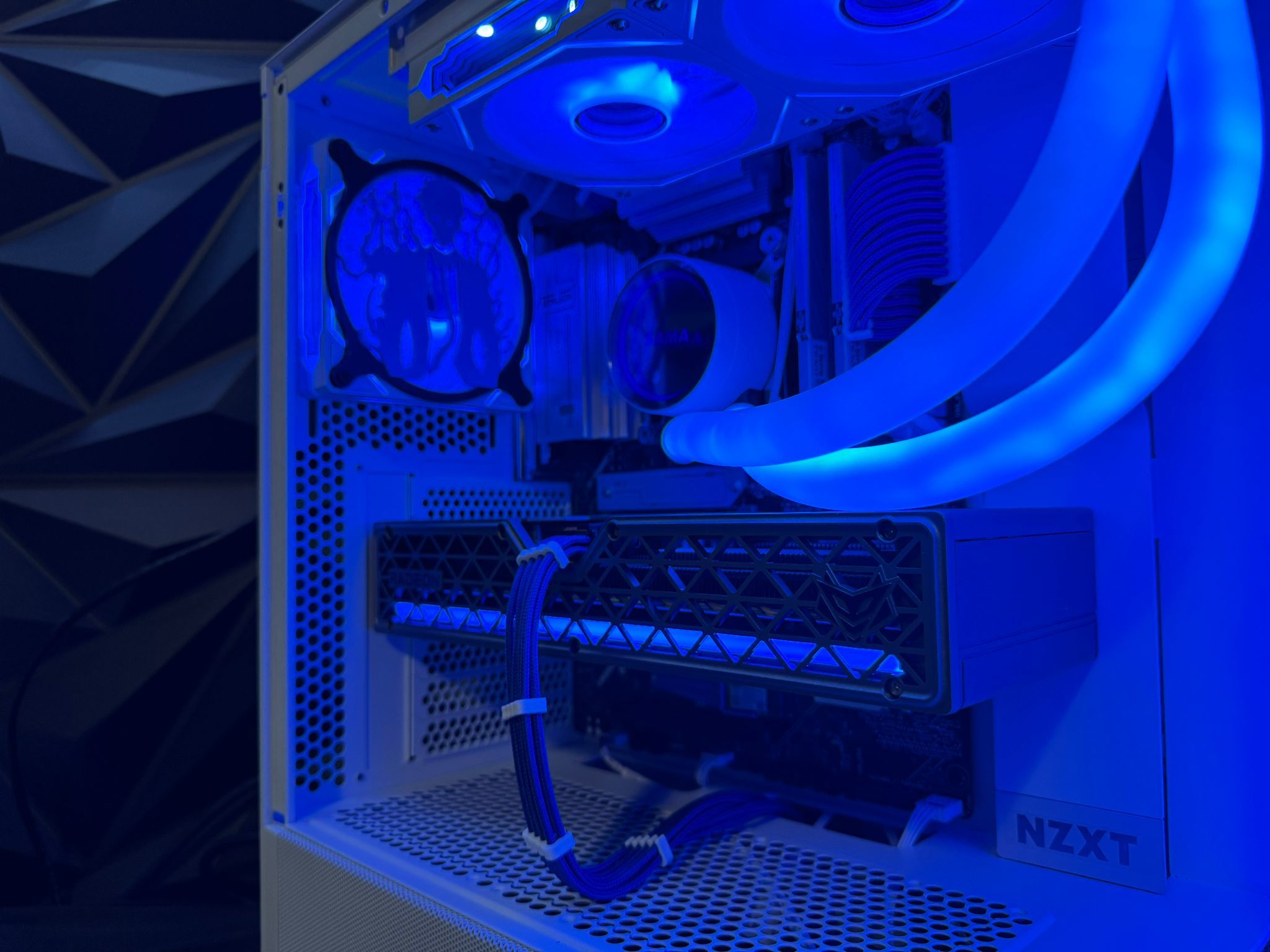 ⚔️ Jinwoo’s Legacy 🖤✨Ryzen 5 9600X| RX 9060 XT 16 GB | 32 GB DDR5| 2.5 TB NVMe