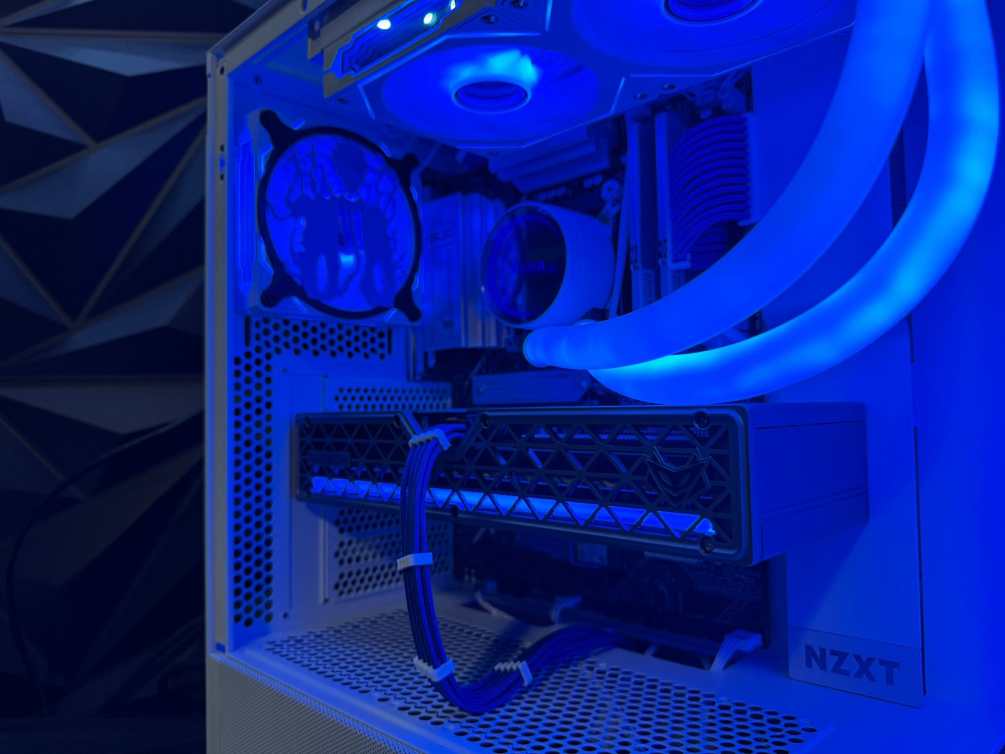 ⚔️ Jinwoo’s Legacy 🖤✨Ryzen 5 9600X| RX 9060 XT 16 GB | 32 GB DDR5| 2.5 TB NVMe