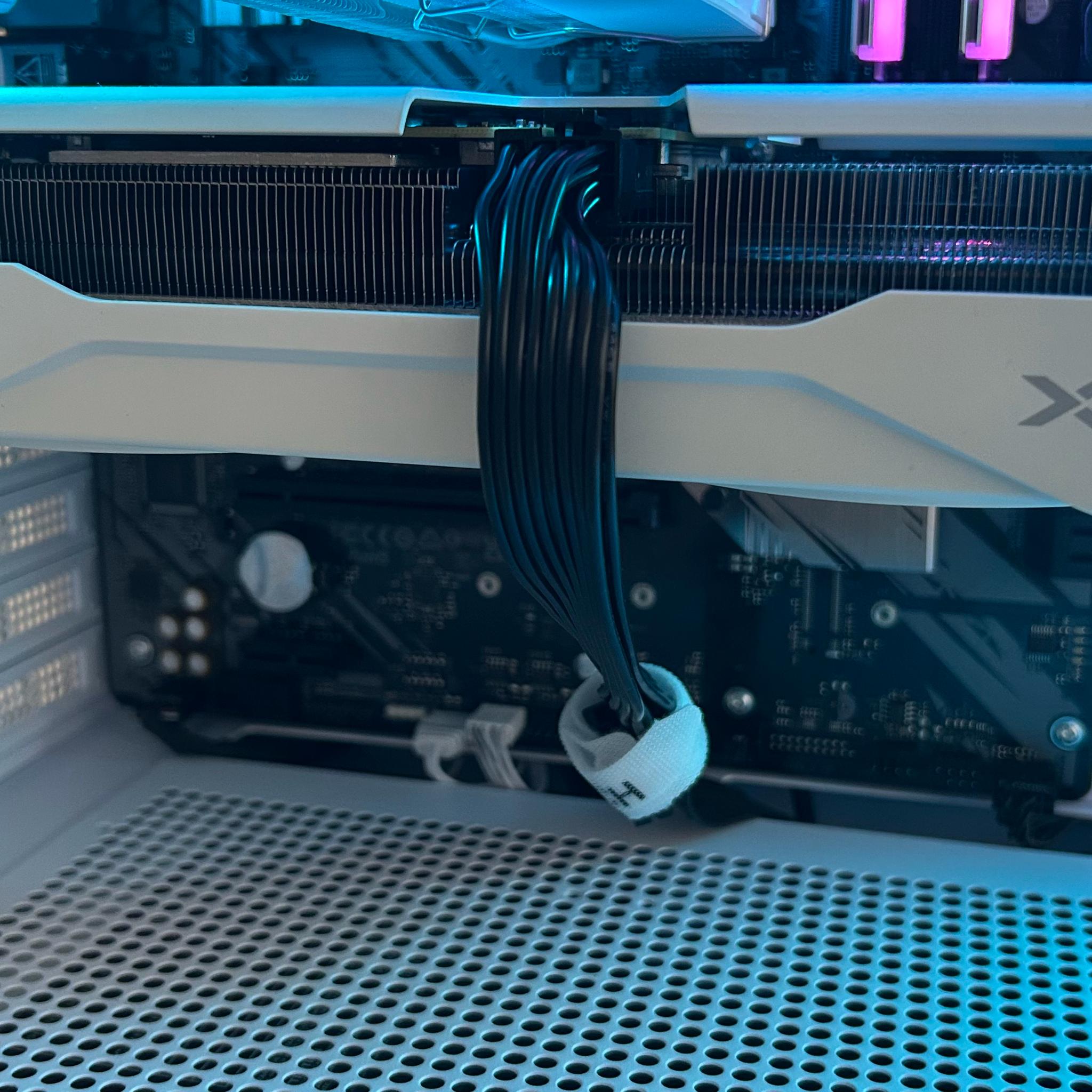 ✨IceBerg🗻 9060XT!| 16GB TRIDENT RAM| ALL WHITE| 1 TB STORAGE