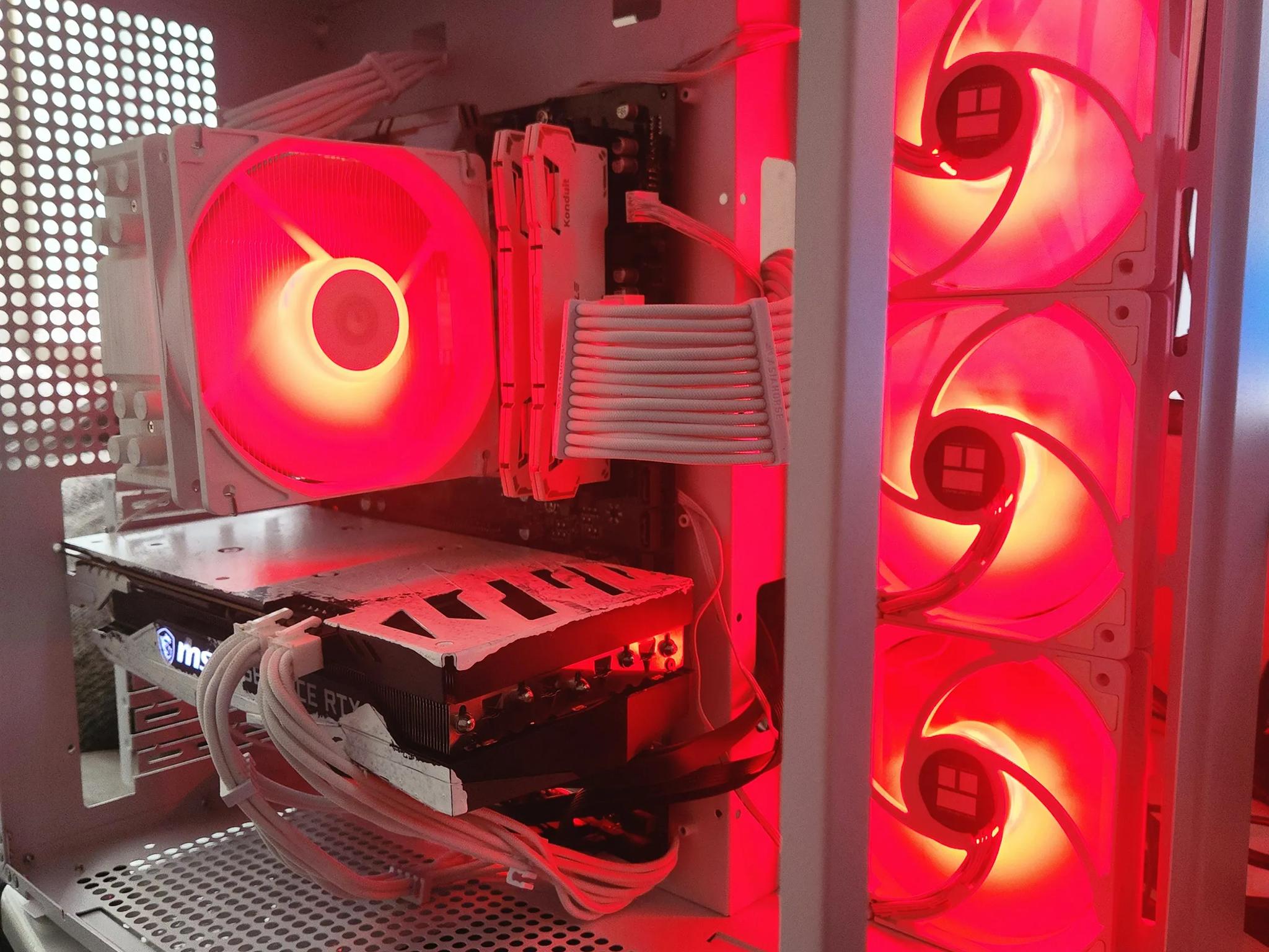 "Polar Predator" Gaming Desktop