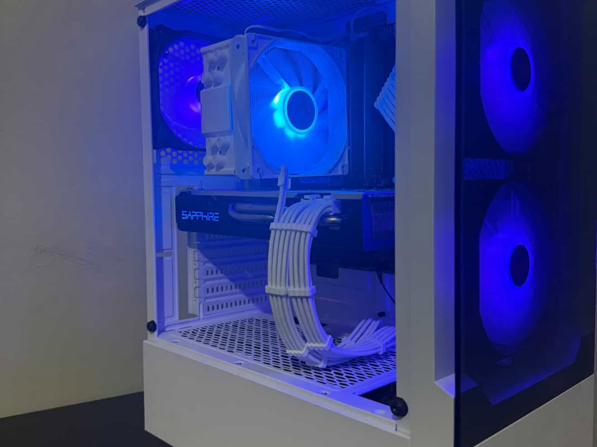 ❄️ White Phantom Gaming PC ❄️ | Intel i5 | Sapphire RX 580 4GB | 16GB DDR4 |