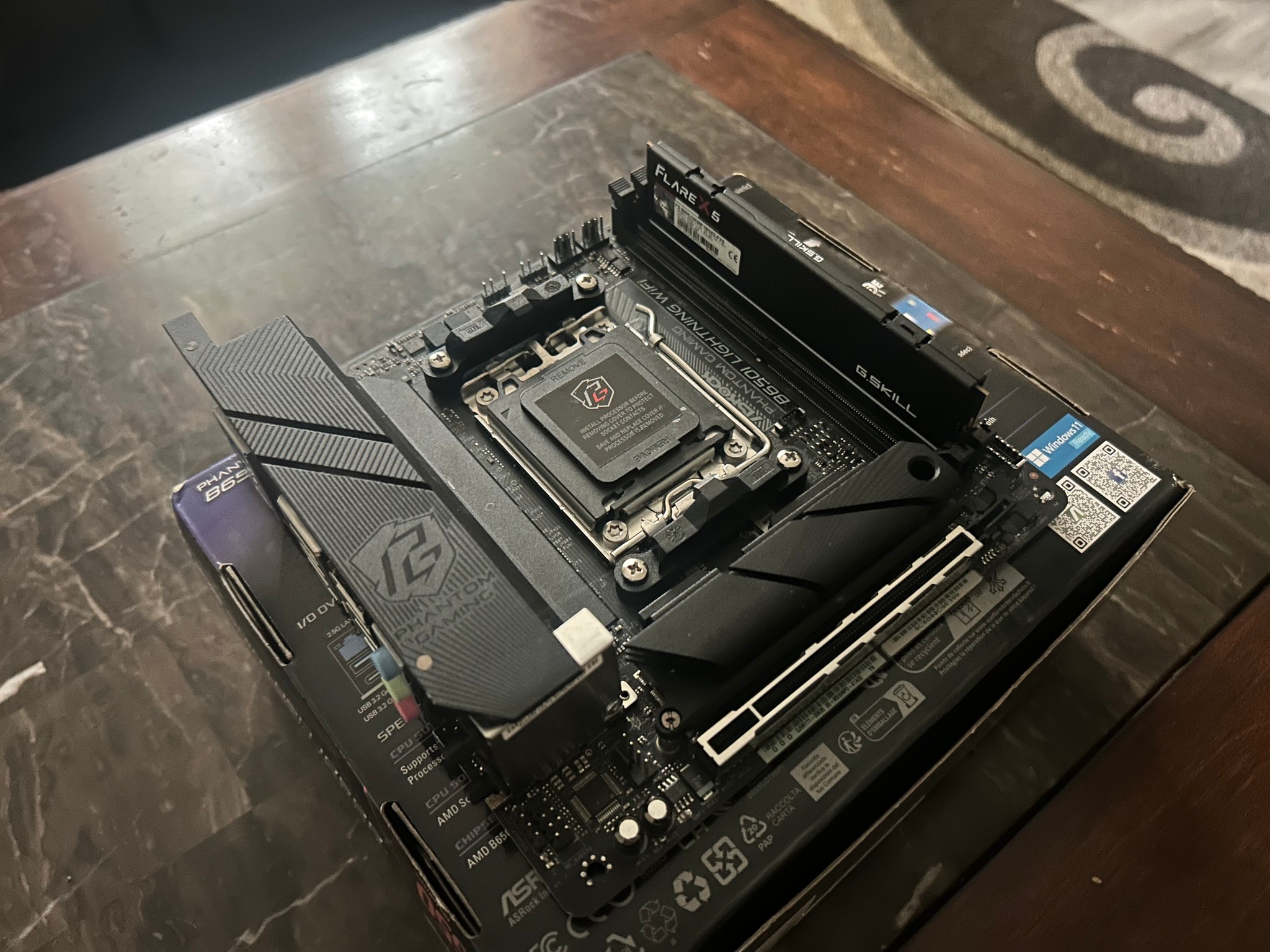 ASRock B650i Lightning Wifi (NO I/O Shield)  + 1 x 16GB GSkill Flare DDR5 Memory