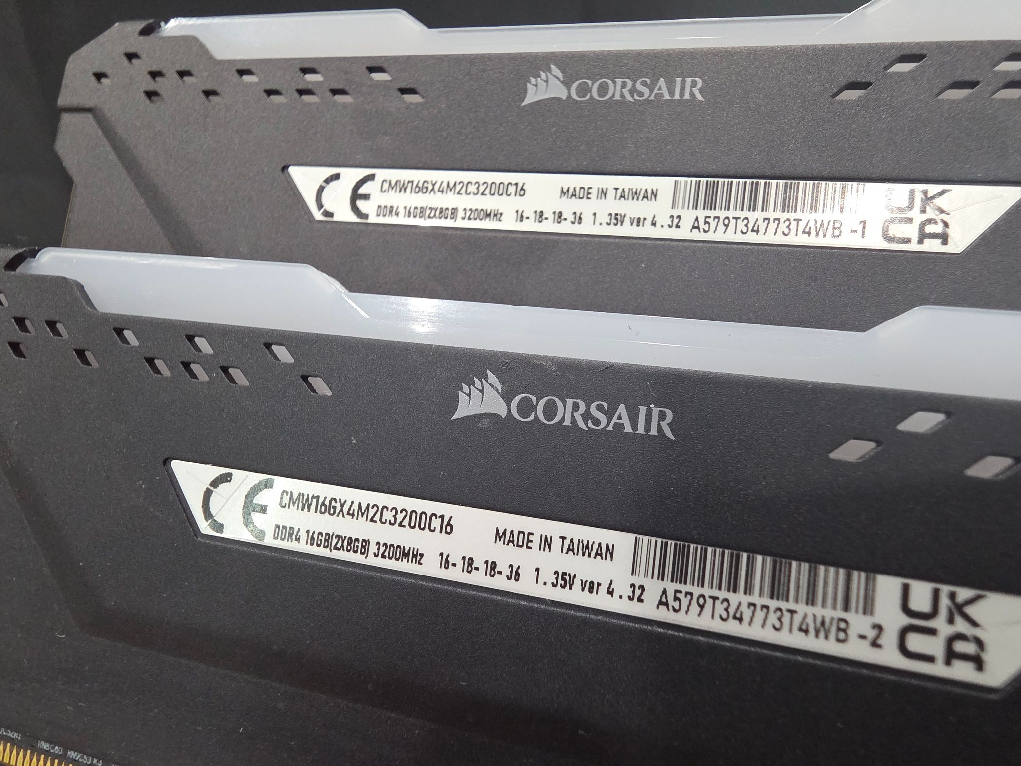 Corsair Vengeance RGB Pro (CMW16GX4M2C3200C16) 16GB DDR4