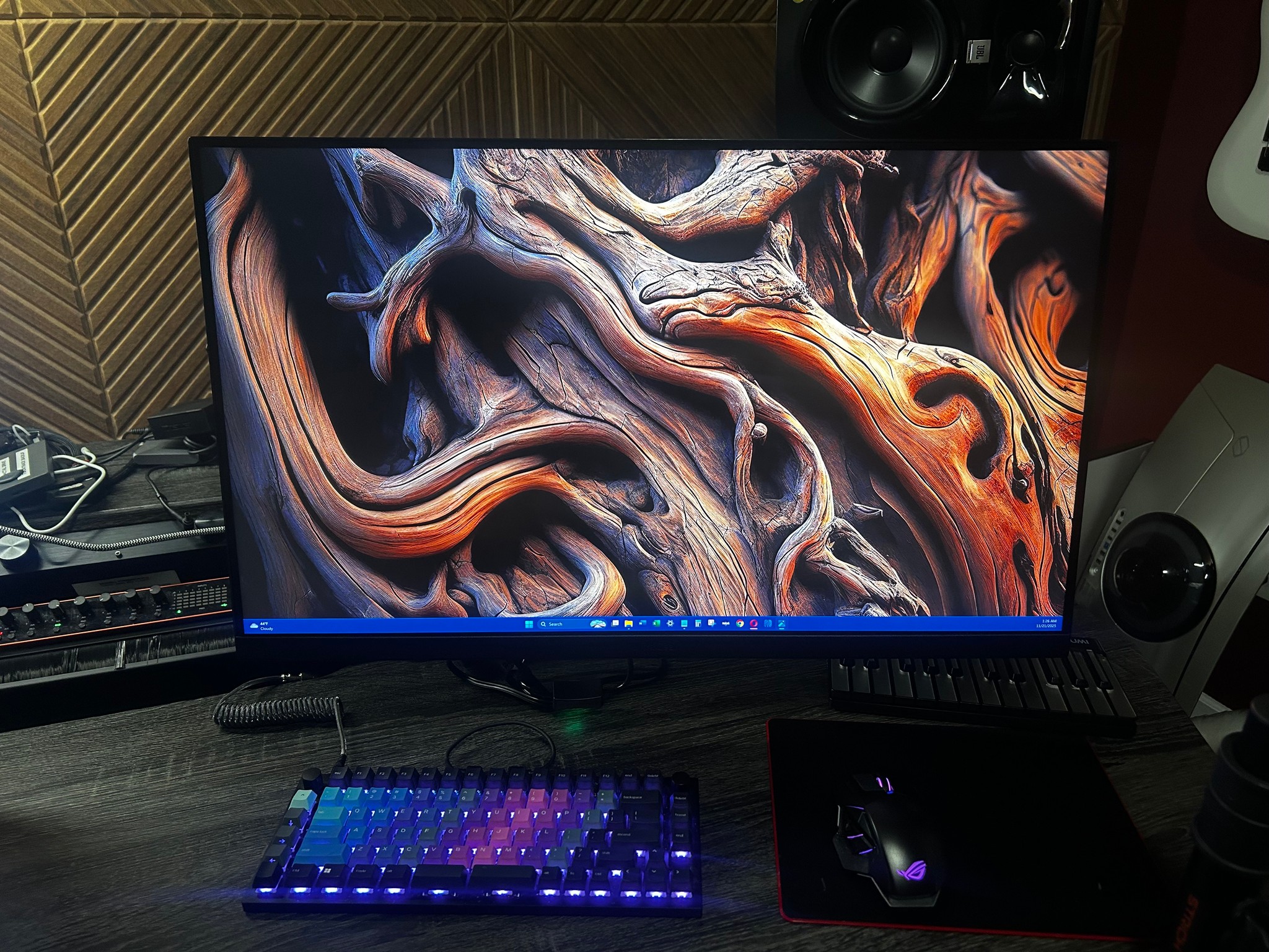 LG-UltraGear 32” (144hz) 4K (3840x2160) Gaming Monitor with NVIDIA® G-SYNC® Compatible