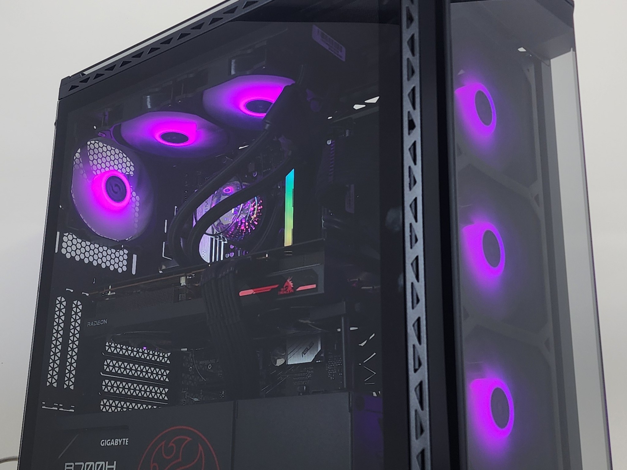 Gaming PC Ryzen 5 7600X 16GB RAM 512GB SSD + 2TB HDD RX 6800 XT 16GB Win11 PC