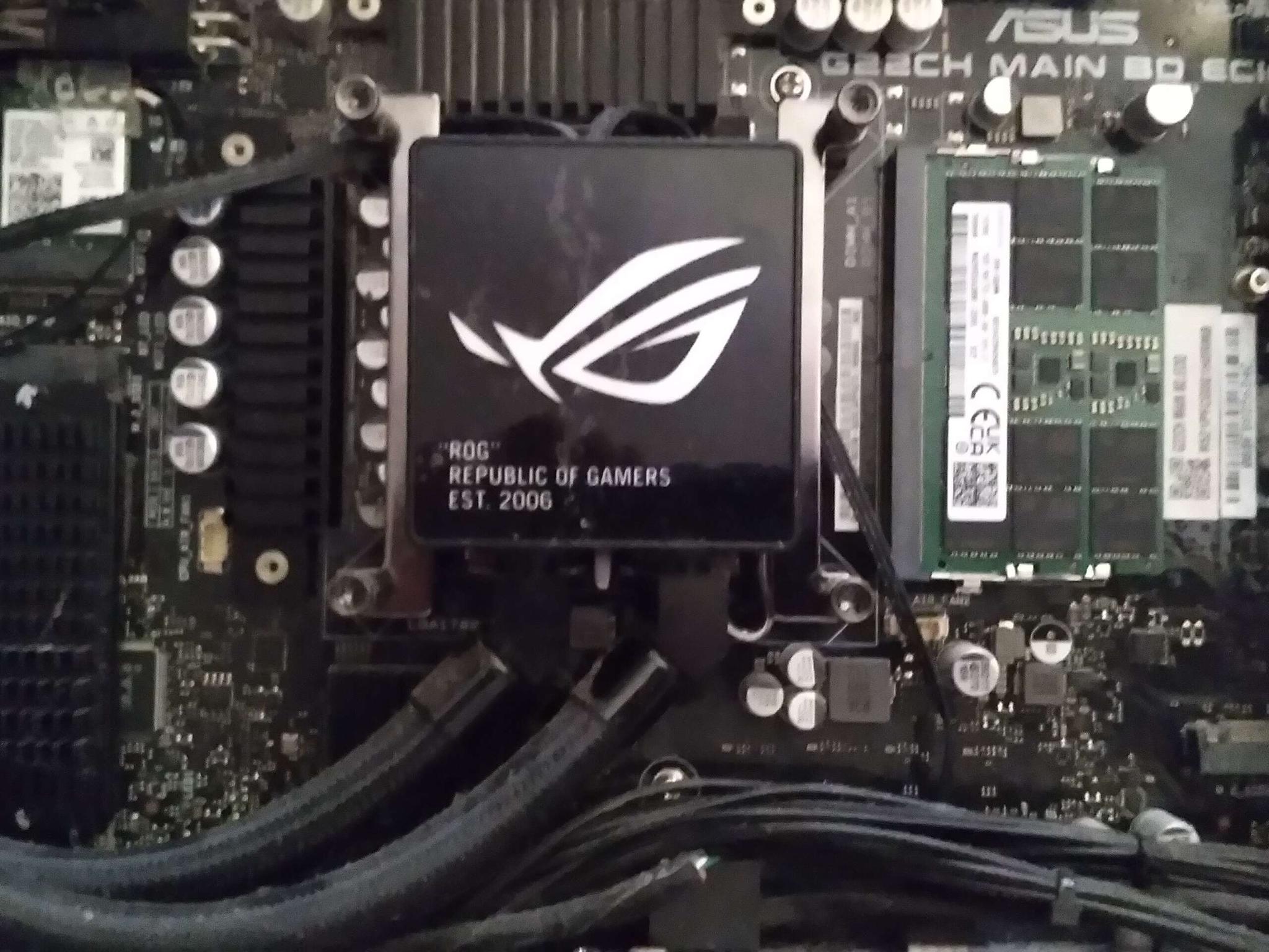 tiny but powerful ROG gaming pc