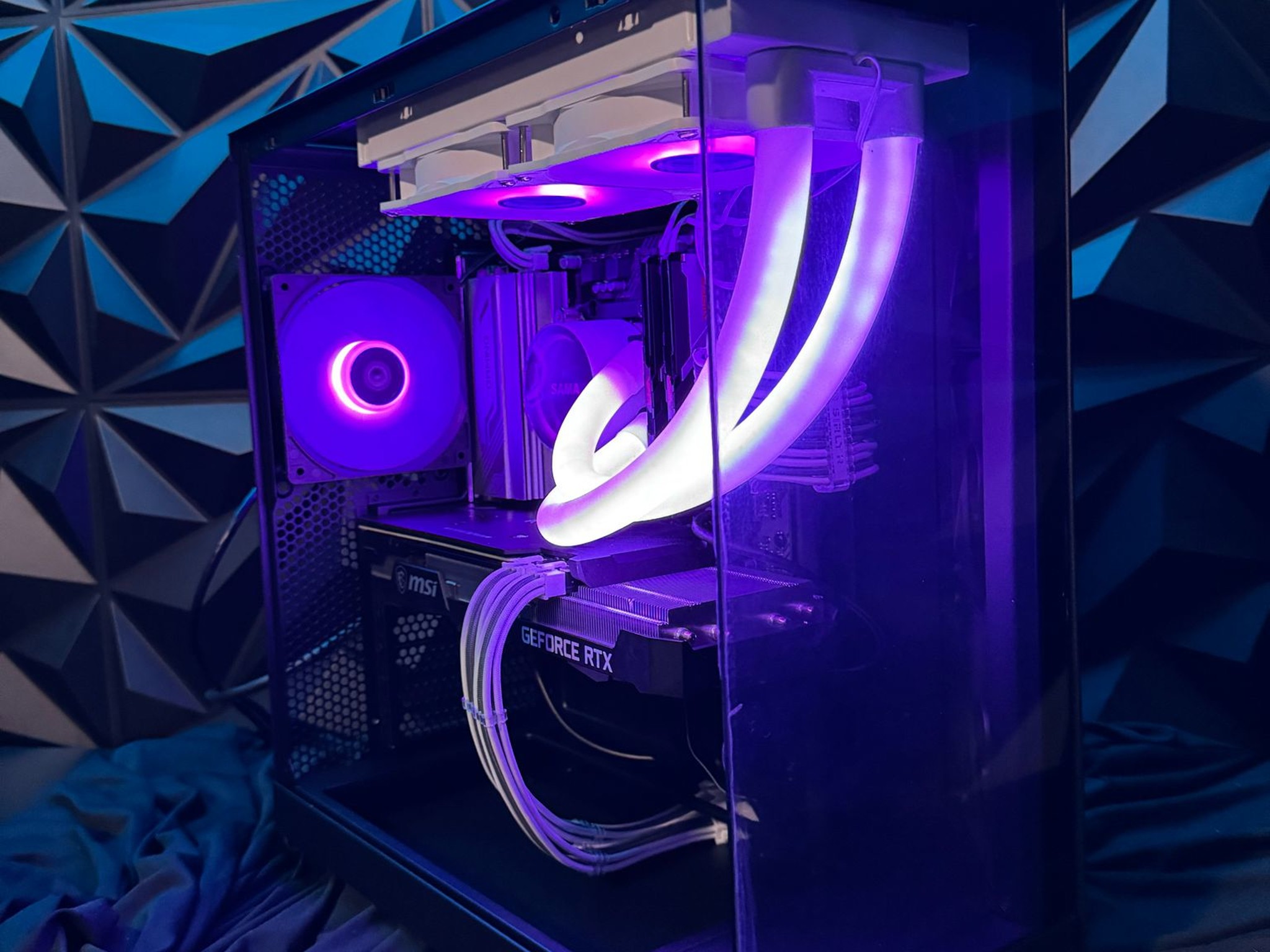 🌀Tusker Flow Glow🌀 Ryzen 5 7600X| RTX 3070| 32 GB DDR5| 2 TB NVME