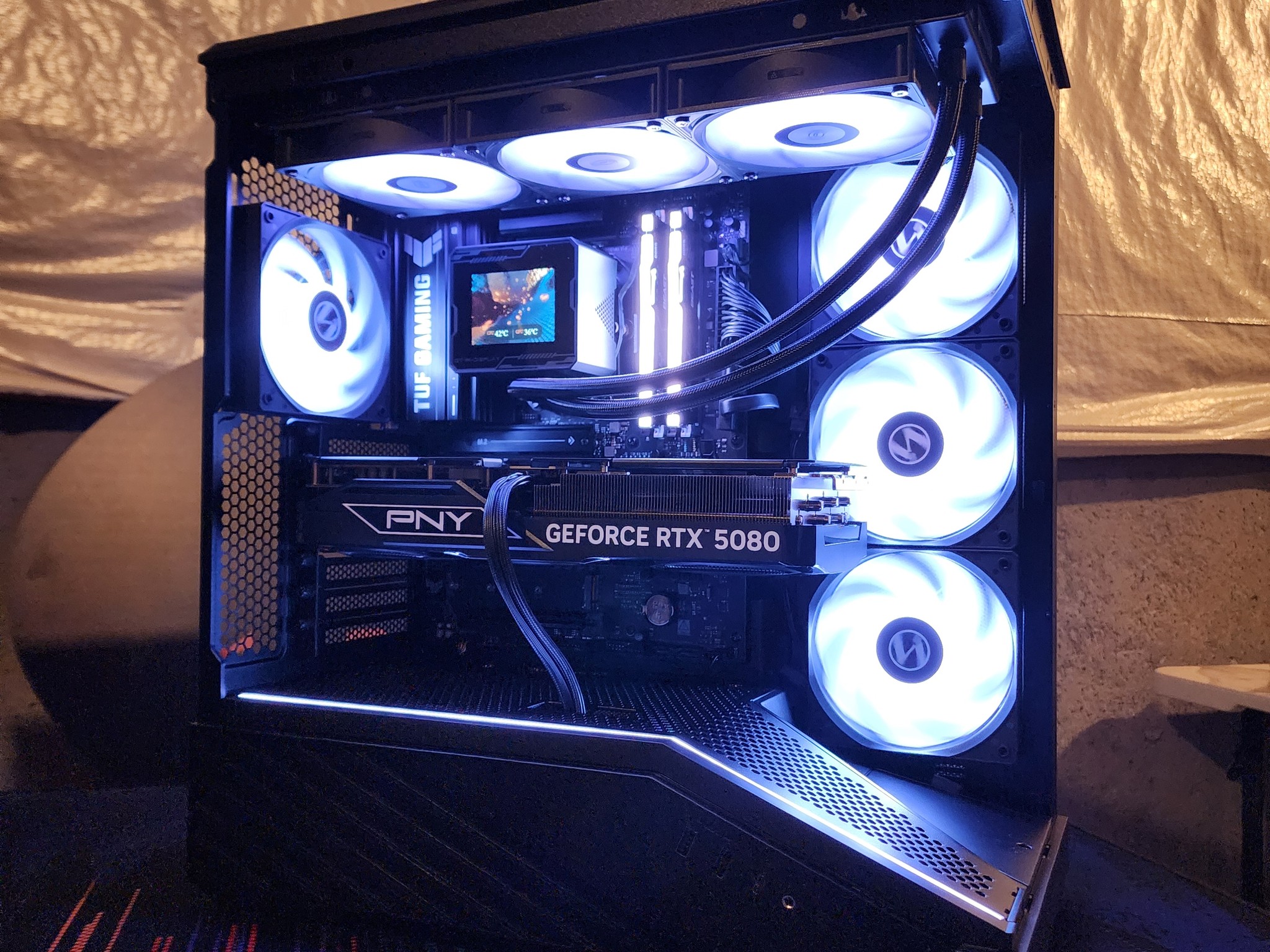 RTX 5080 / Ryzen 9 9900X / 32GB DDR5 RAM / 2TB NVMe SSD