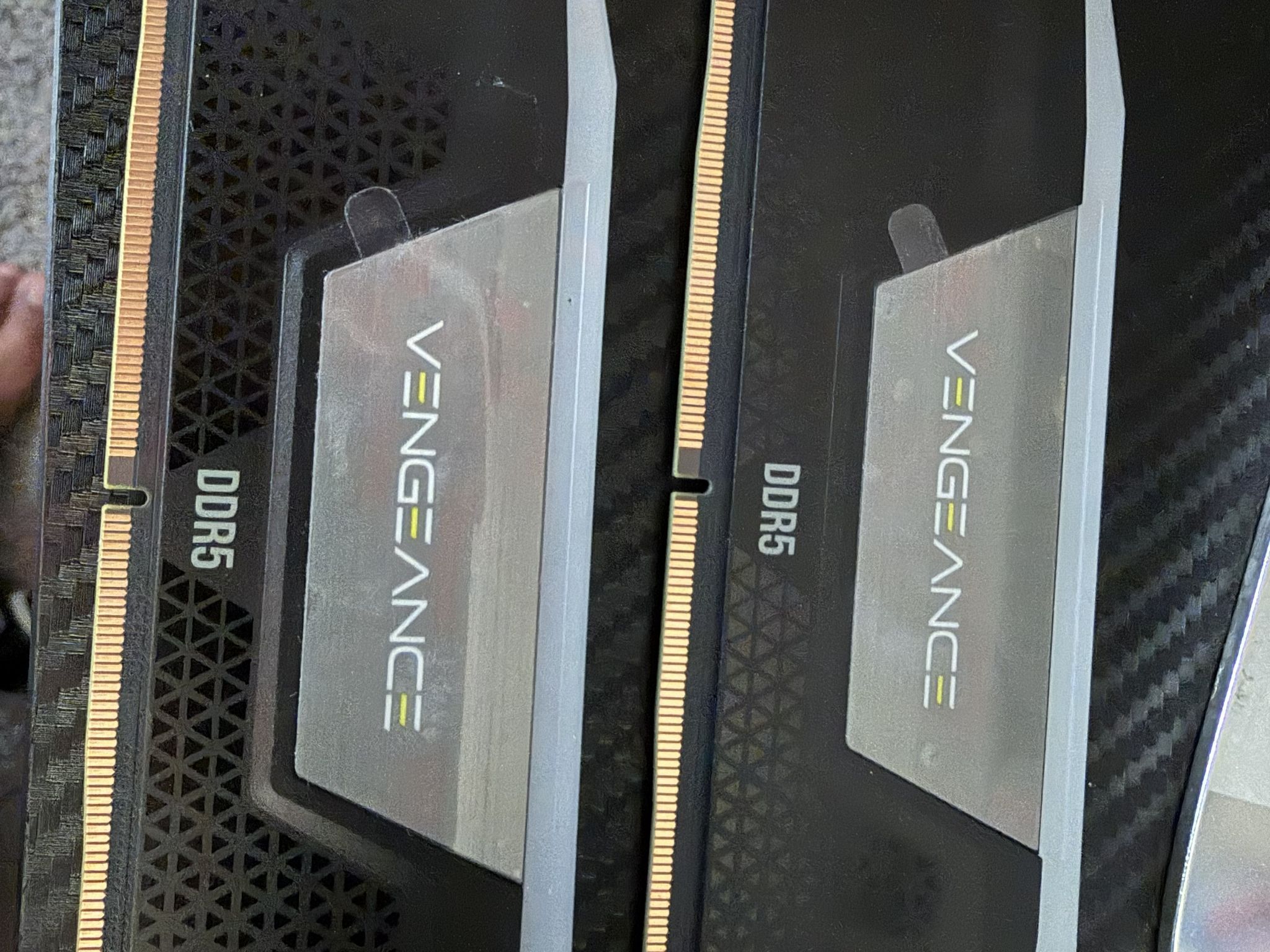 CORSAIR Vengeance RGB DDR5 32GB (2x16GB) 6400MHz CL36 (Black) - Good Condition