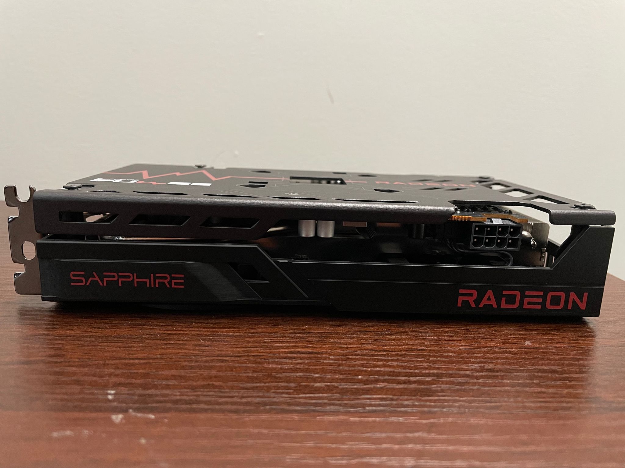 LIKE NEW : Sapphire Pulse Radeon RX 6600 8 GB GDDR6 Video card 