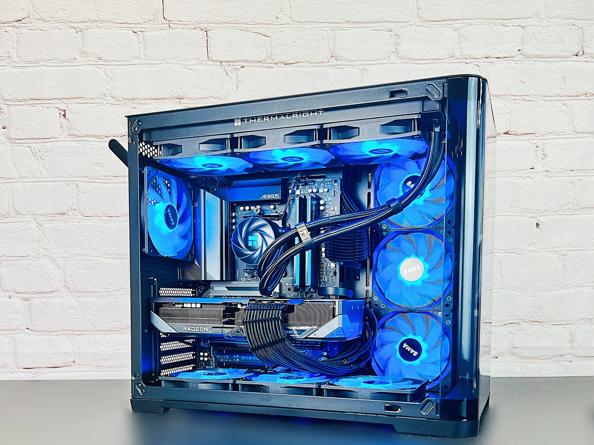 RX 9070 XT Ryzen 7800X3D 32GB DDR5 2TB M.2 Win 11 Pro Gaming PC