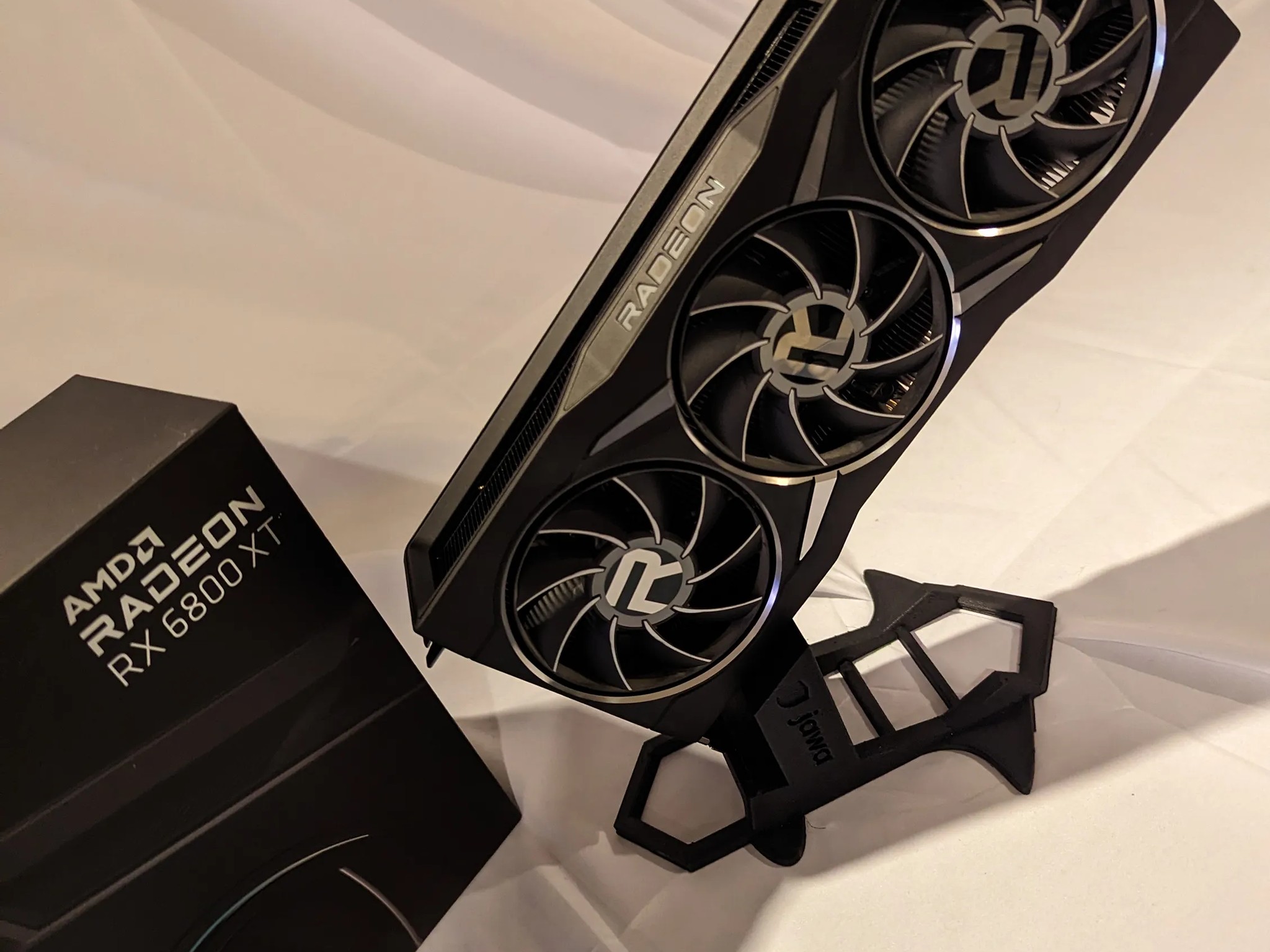 Limited Edition AMD Radeon RX 6800 XT Midnight Black 16GB