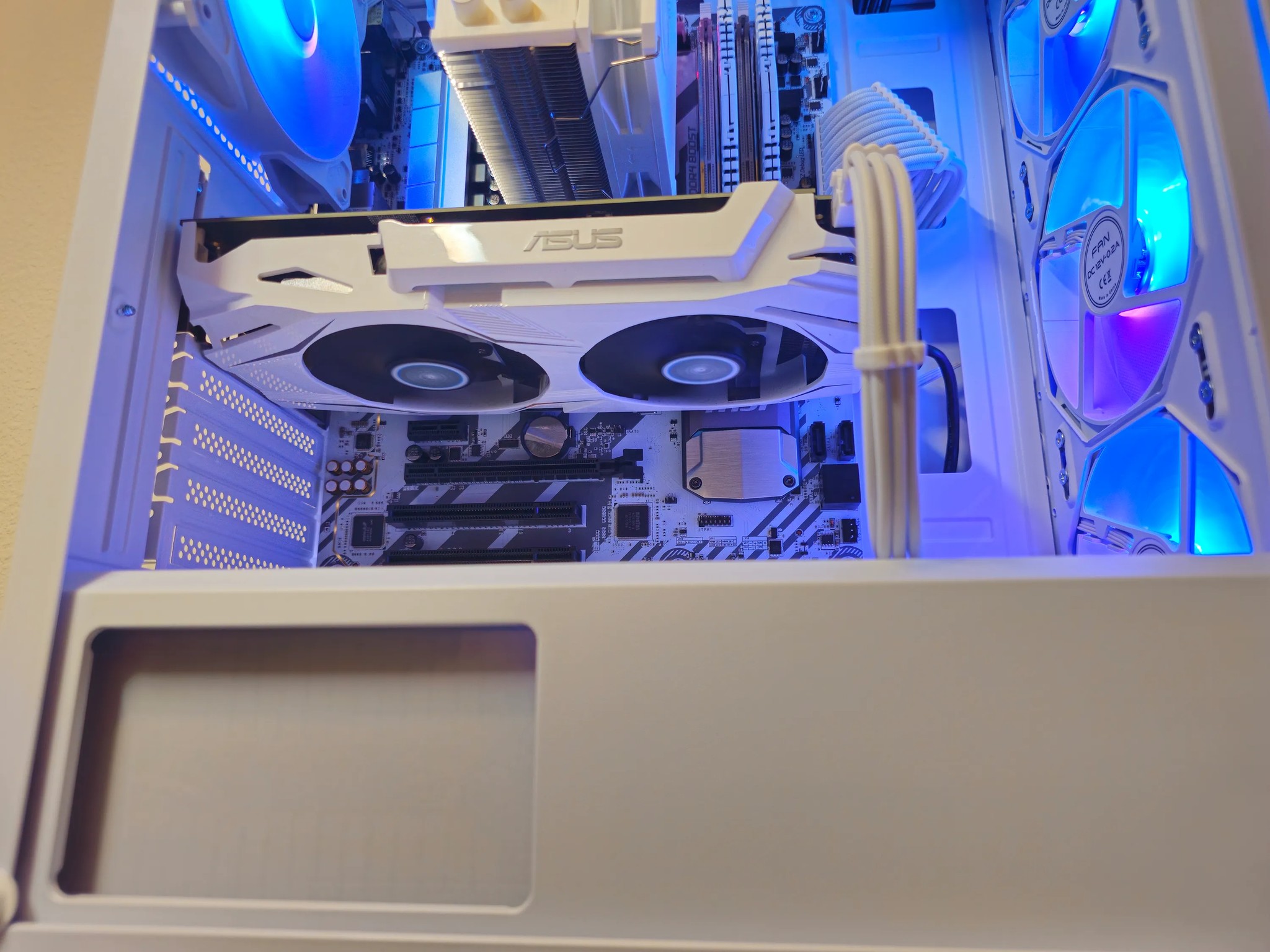 Entry Level Snowy / Ryzen 5 1600 / GTX 1060 6GB / 16GB DDR4 / 256GB SSD + 512GB SSD