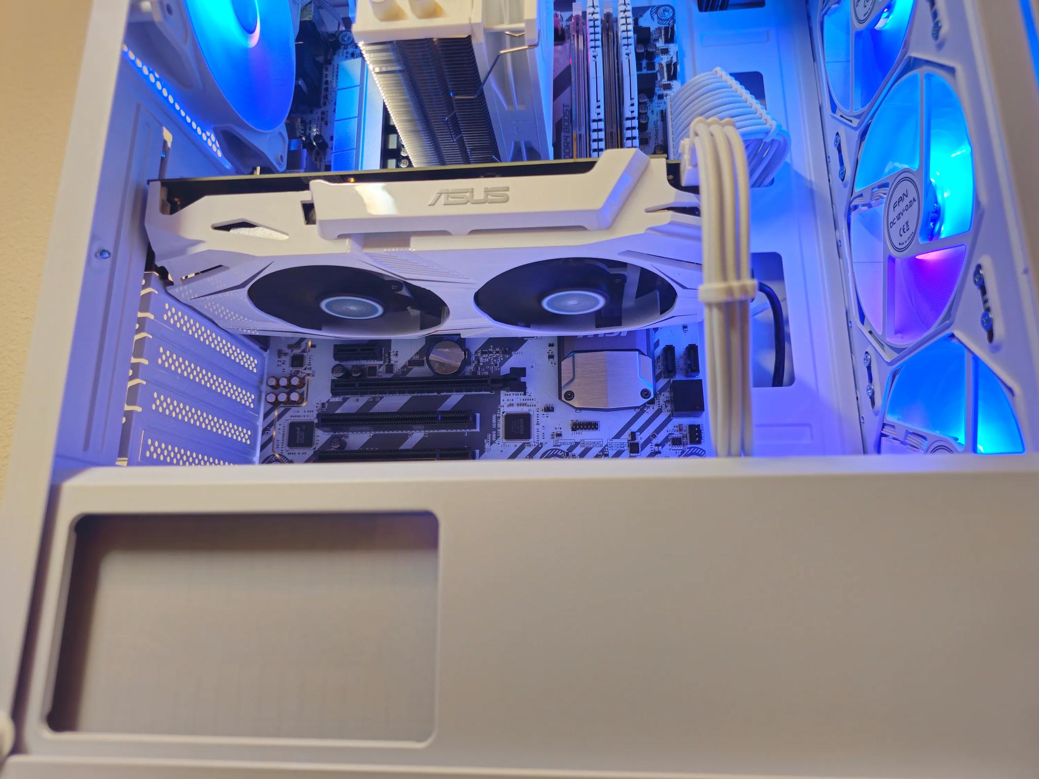 Entry Level Snowy / Ryzen 5 1600 / GTX 1060 6GB / 16GB DDR4 / 256GB SSD + 512GB SSD