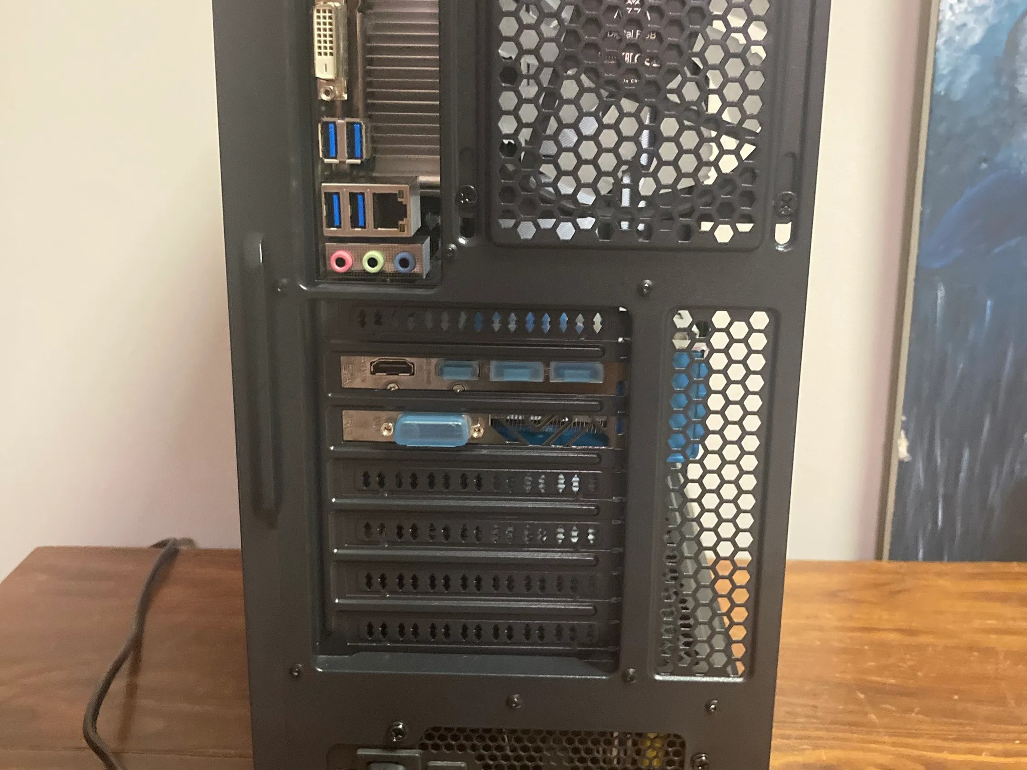 GAMING PC / RX 590 / i7 6700/ SSD